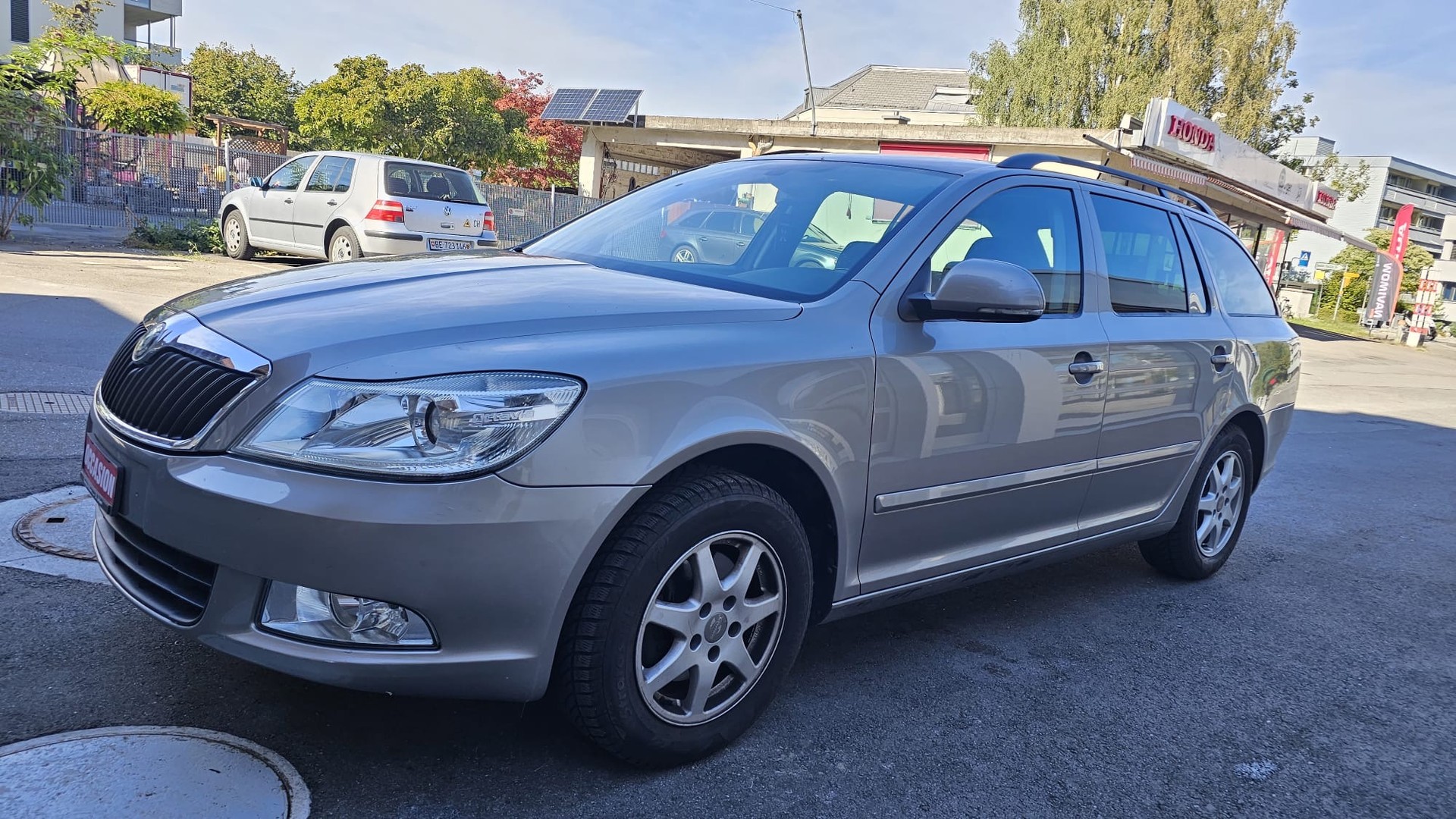 SKODA Octavia Combi 1.8 TSI Laurin & Klement DSG-image-2