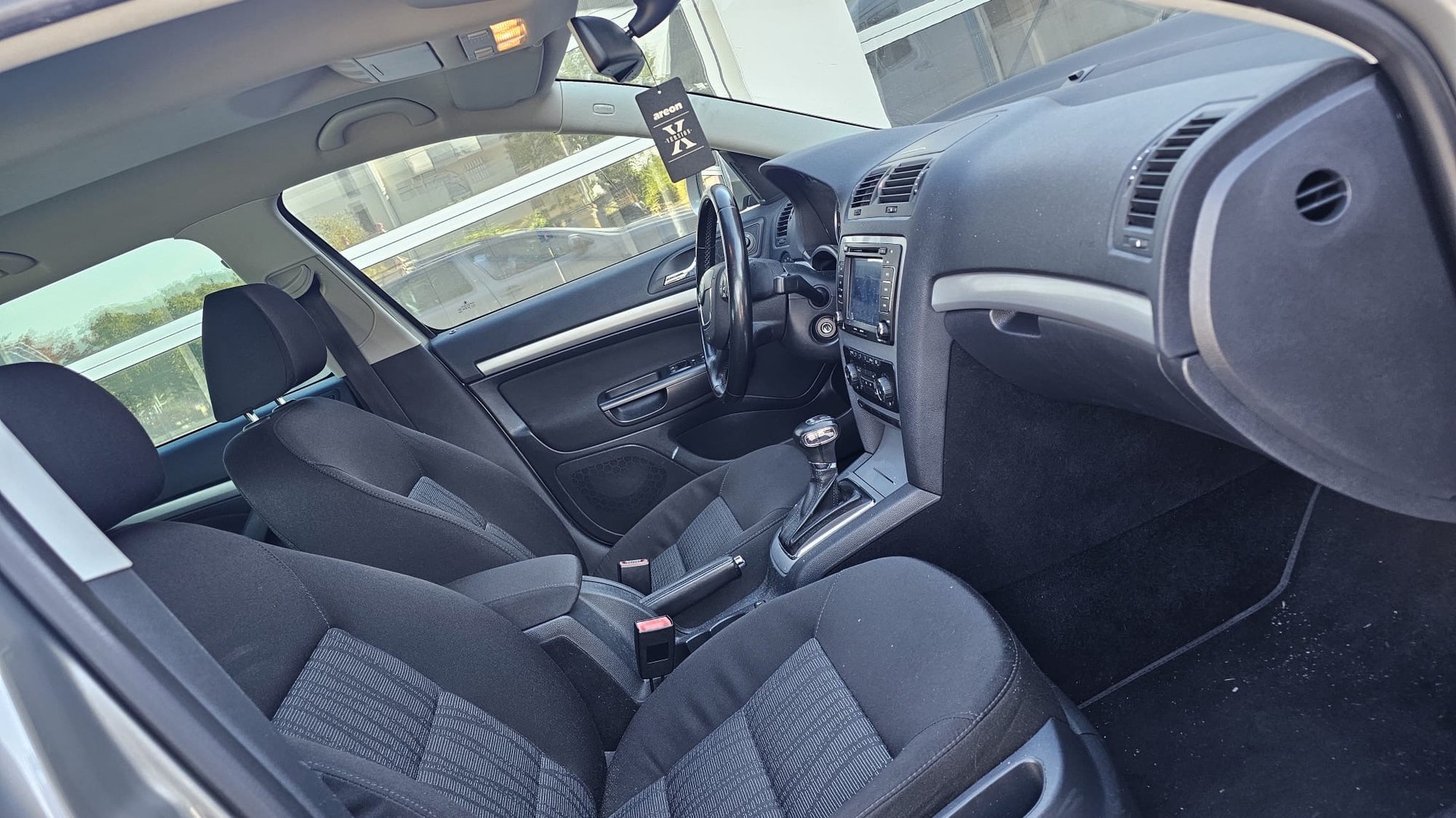 SKODA Octavia Combi 1.8 TSI Laurin & Klement DSG-image-10