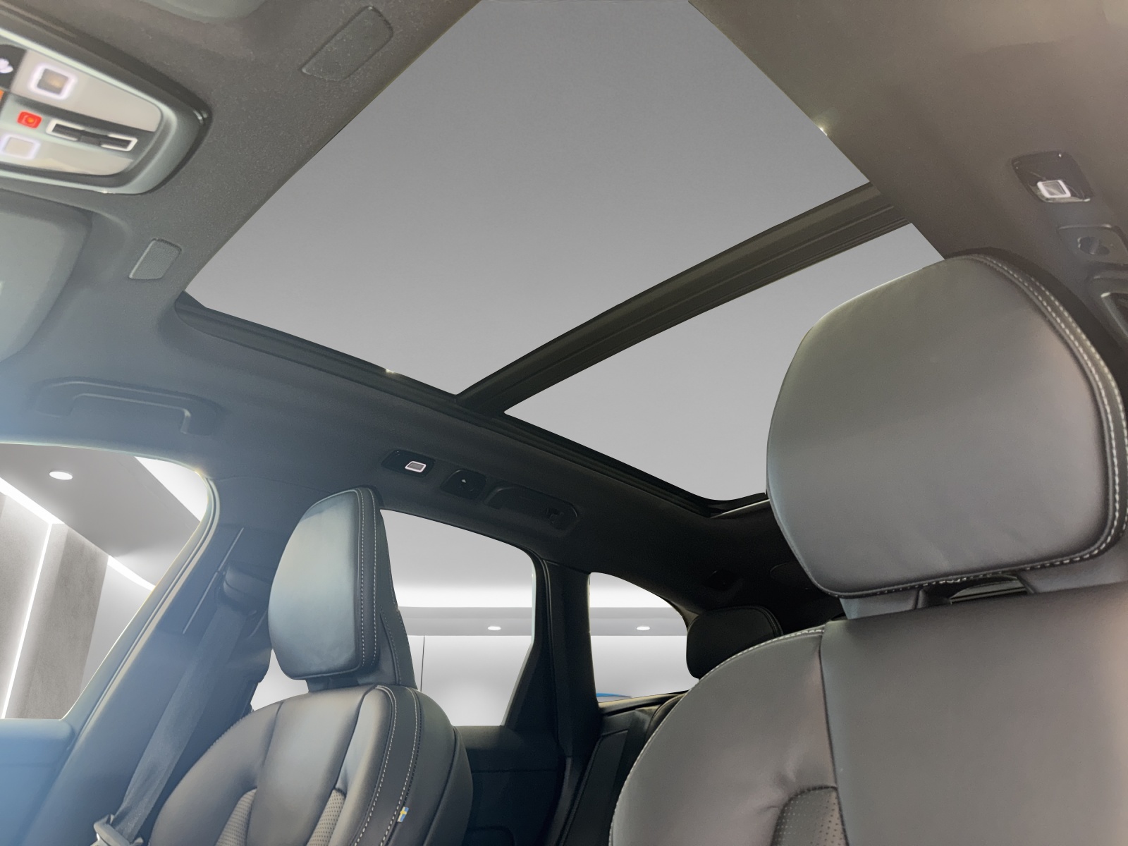 VOLVO XC60 2.0 B5 MH Ultra Dark AWD-image-14