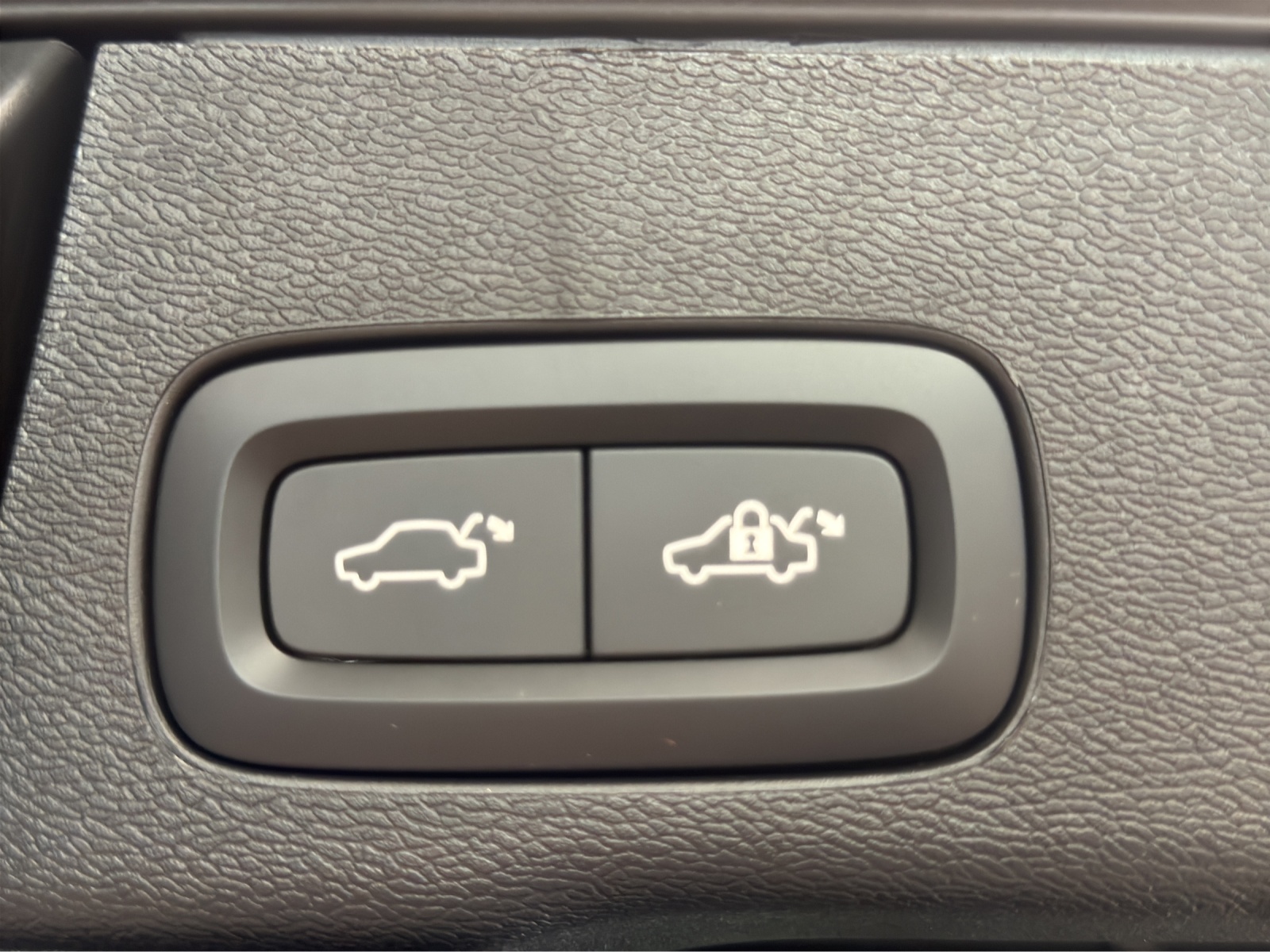 VOLVO XC60 2.0 B5 MH Ultra Dark AWD-image-15