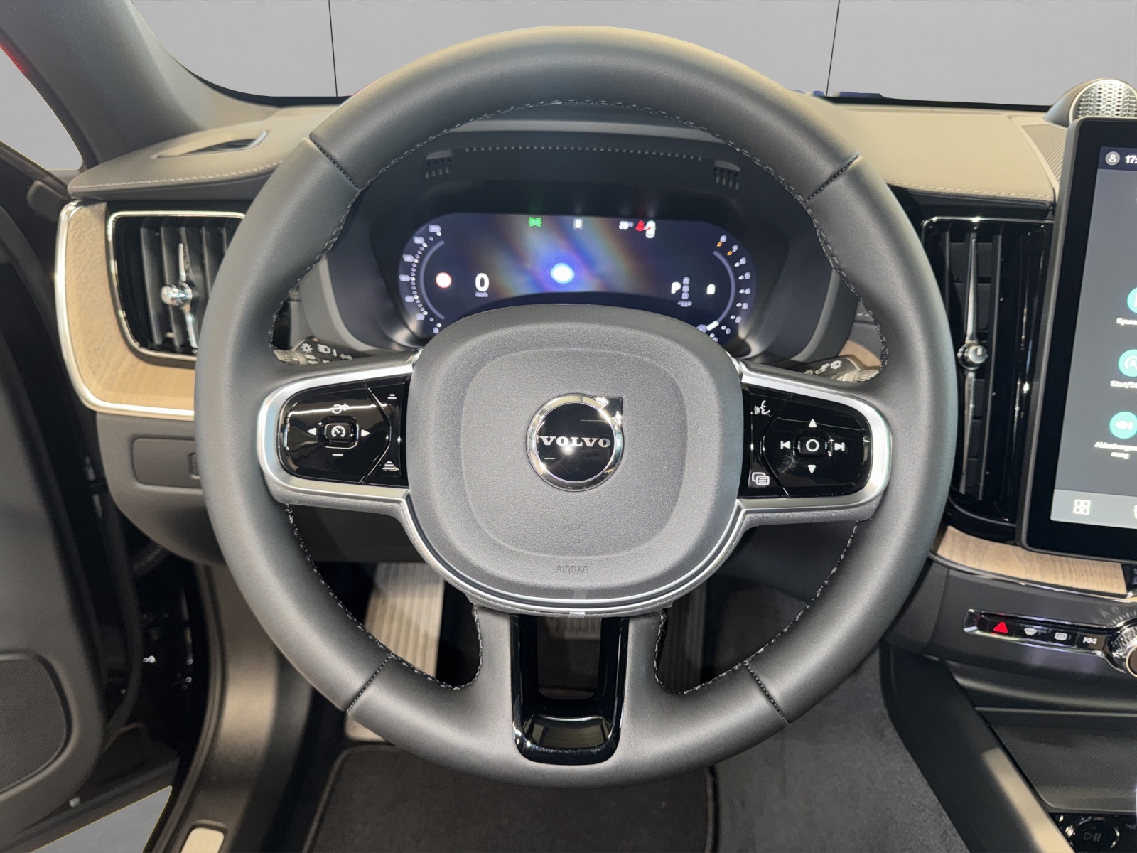 VOLVO XC60 2.0 B5 MH Ultra Dark AWD-image-11