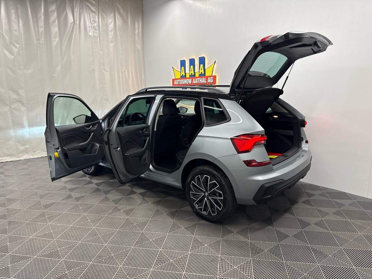 SKODA Kamiq 1.0 TSI Selection Black Pack-image-13