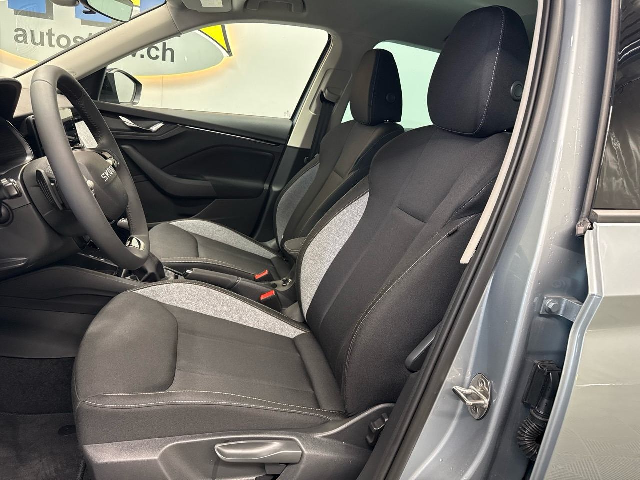 SKODA Kamiq 1.0 TSI Selection Black Pack-image-3