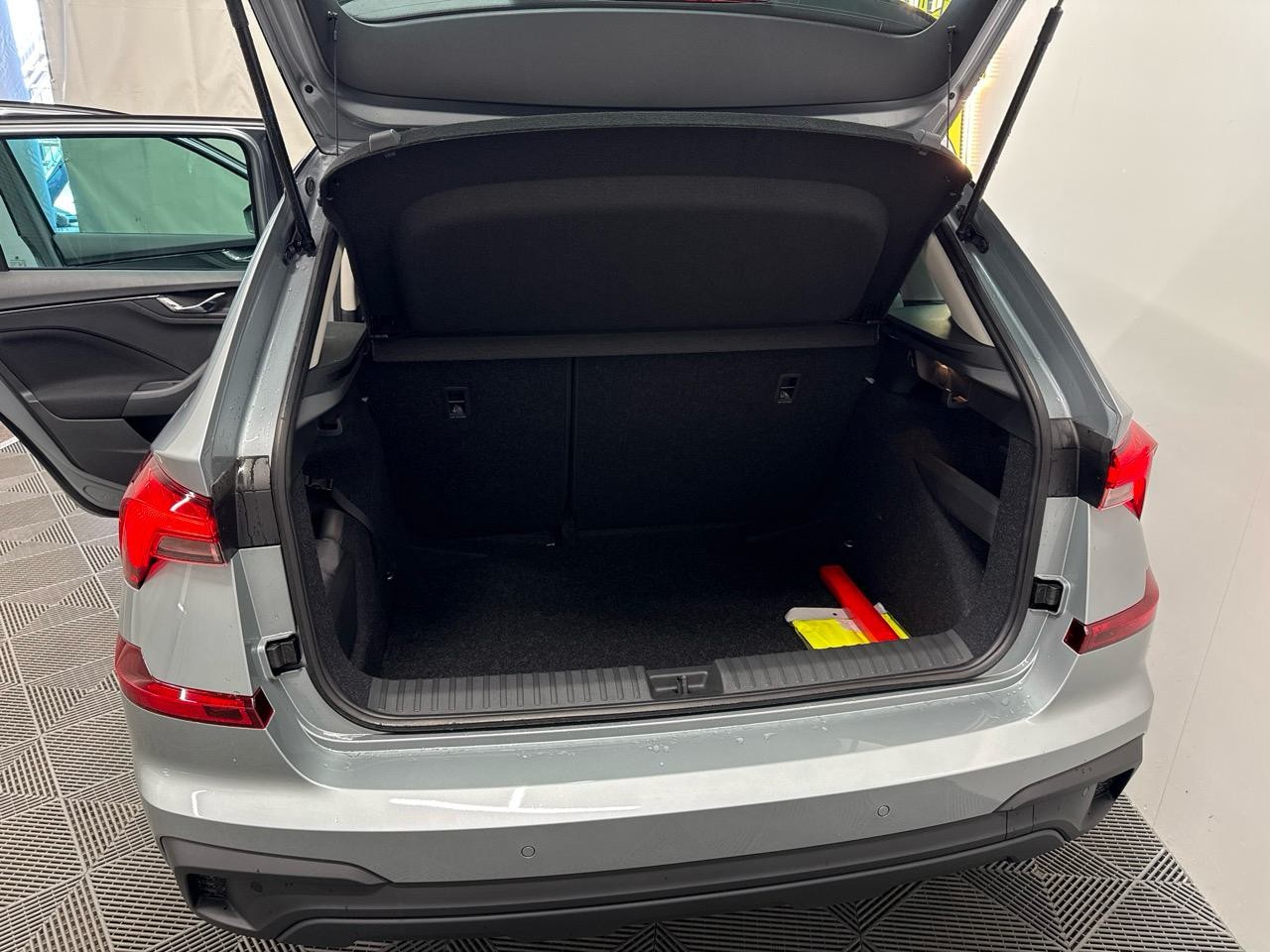 SKODA Kamiq 1.0 TSI Selection Black Pack-image-12