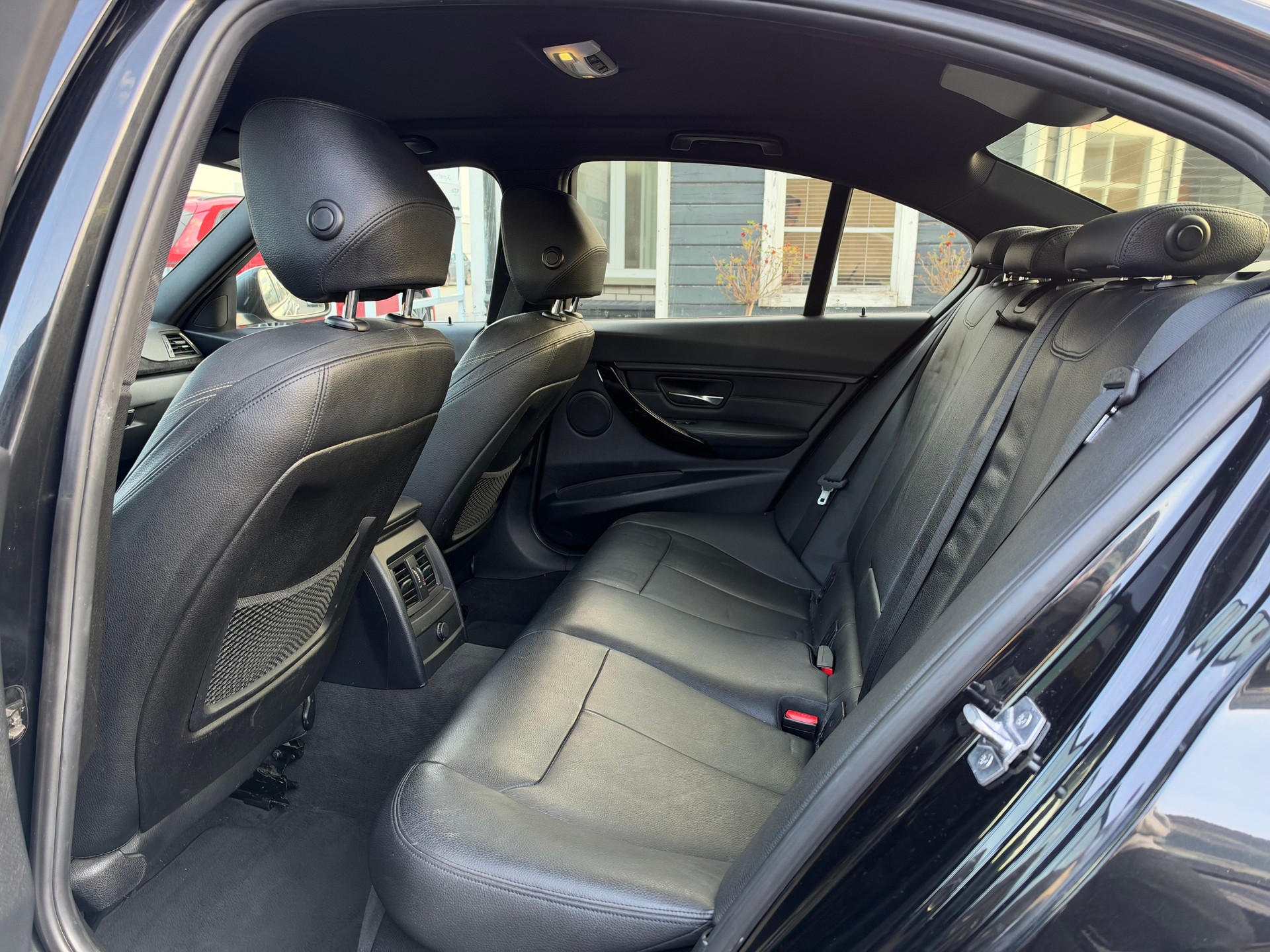 BMW 330d xDrive SAG-image-11