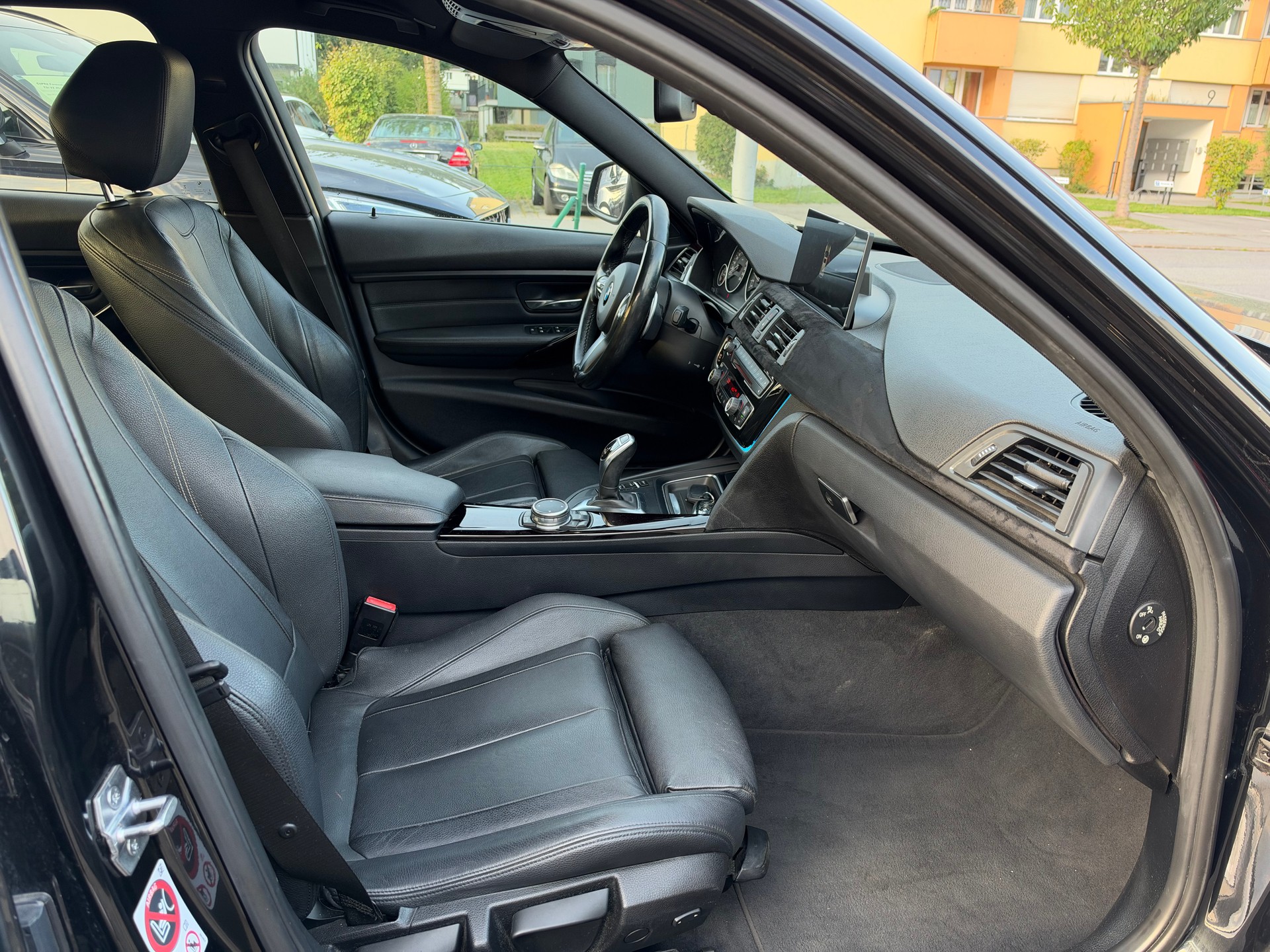 BMW 330d xDrive SAG-image-17
