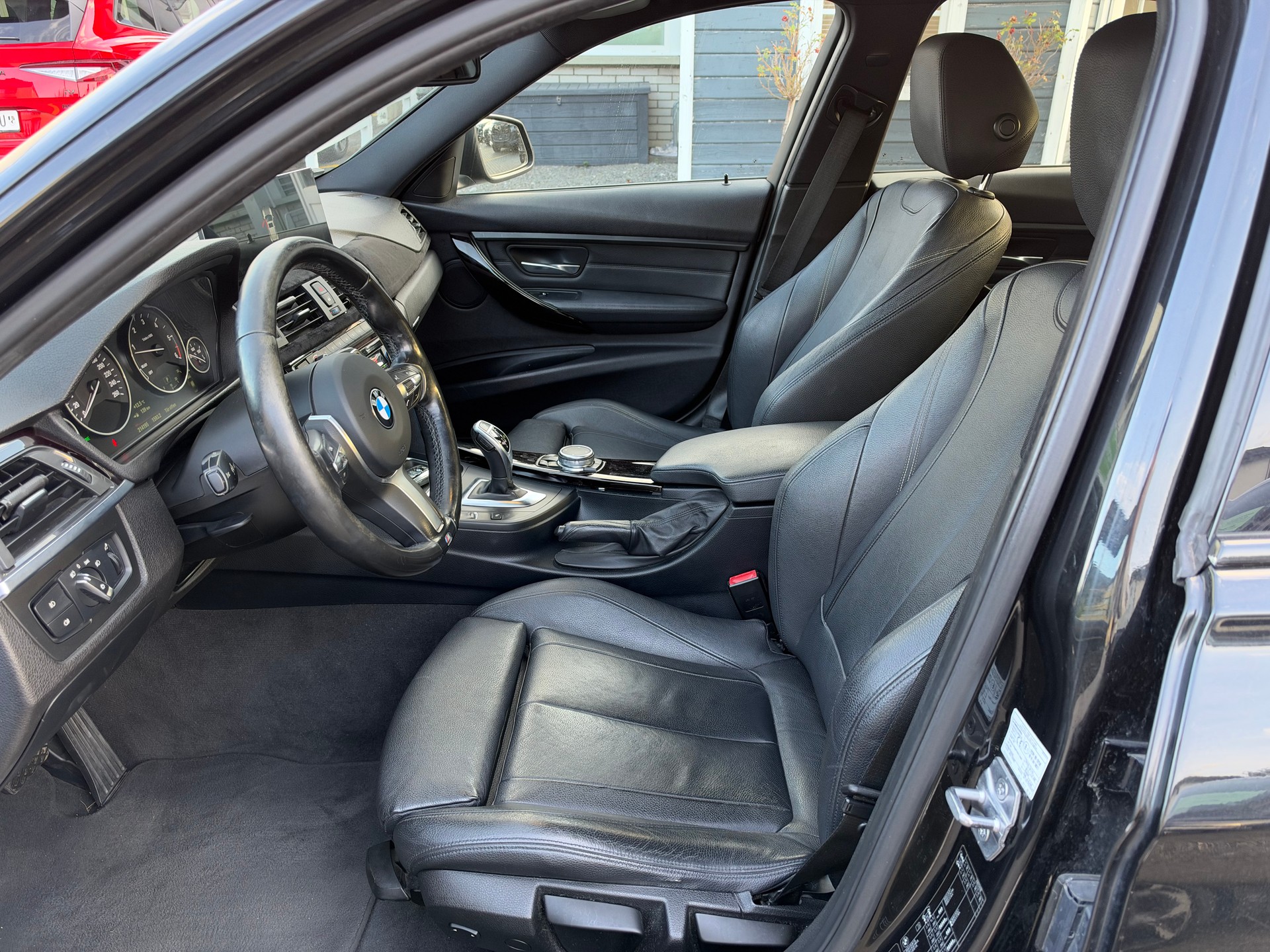 BMW 330d xDrive SAG-image-9