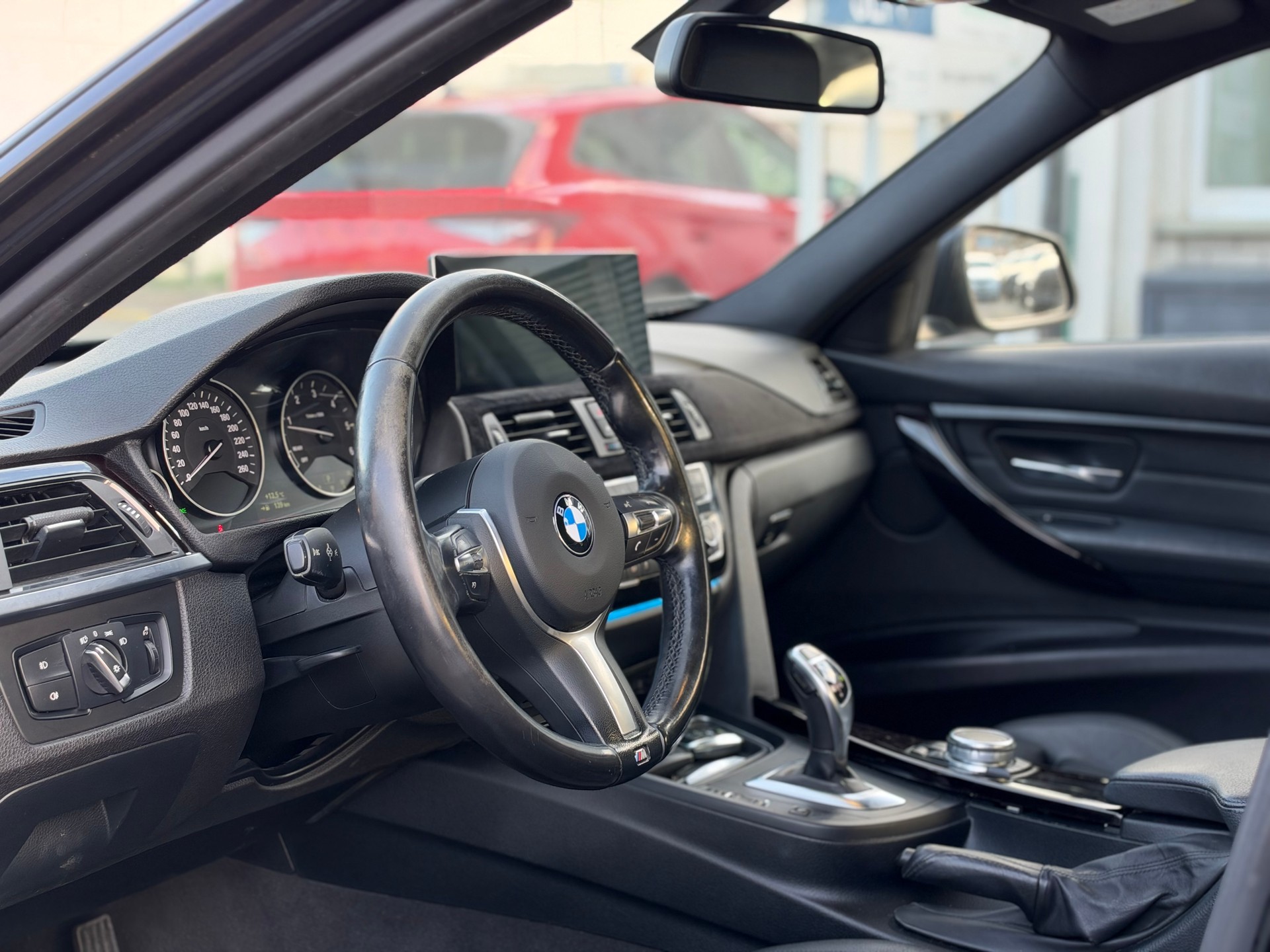 BMW 330d xDrive SAG-image-8