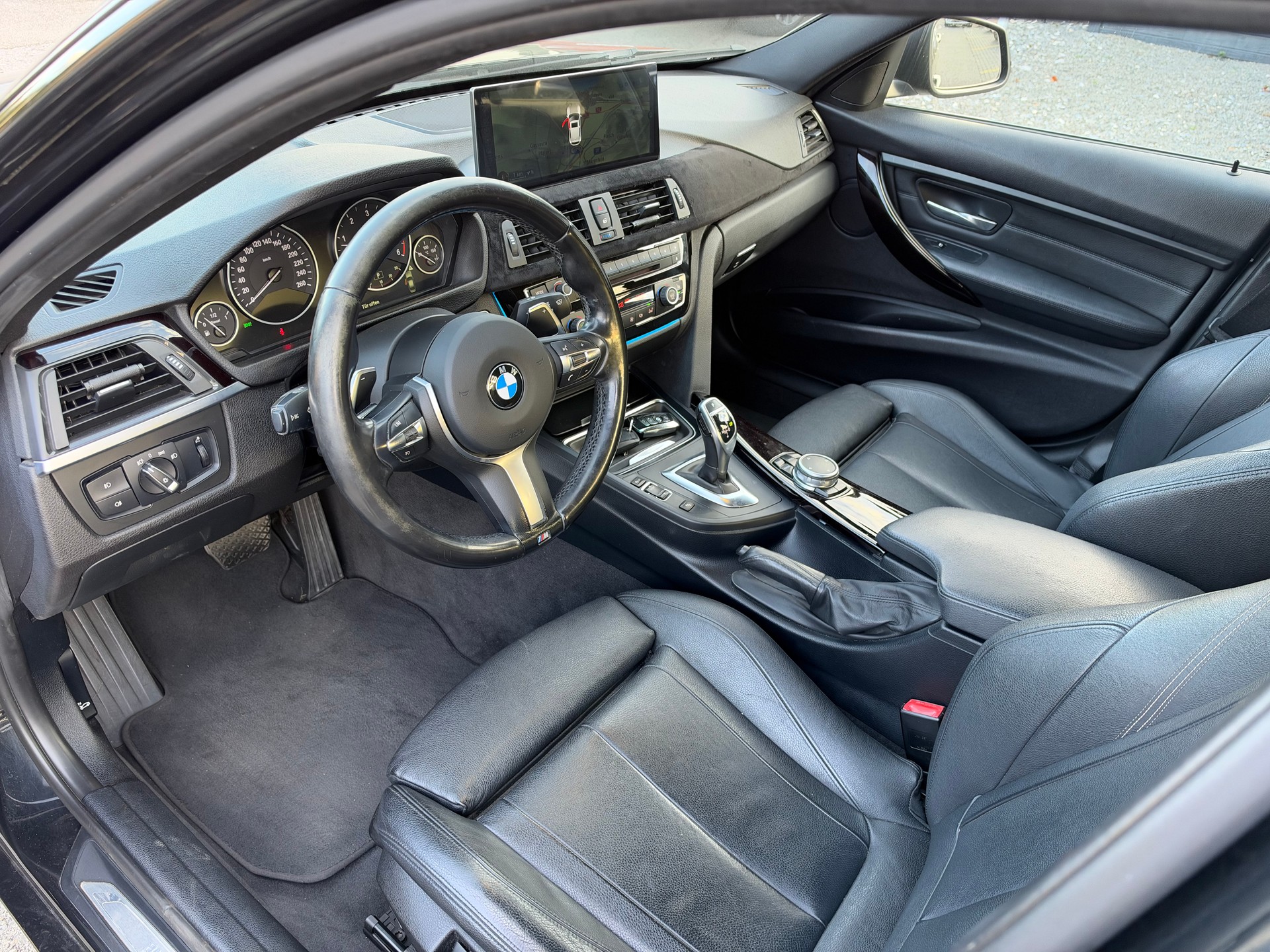 BMW 330d xDrive SAG-image-10