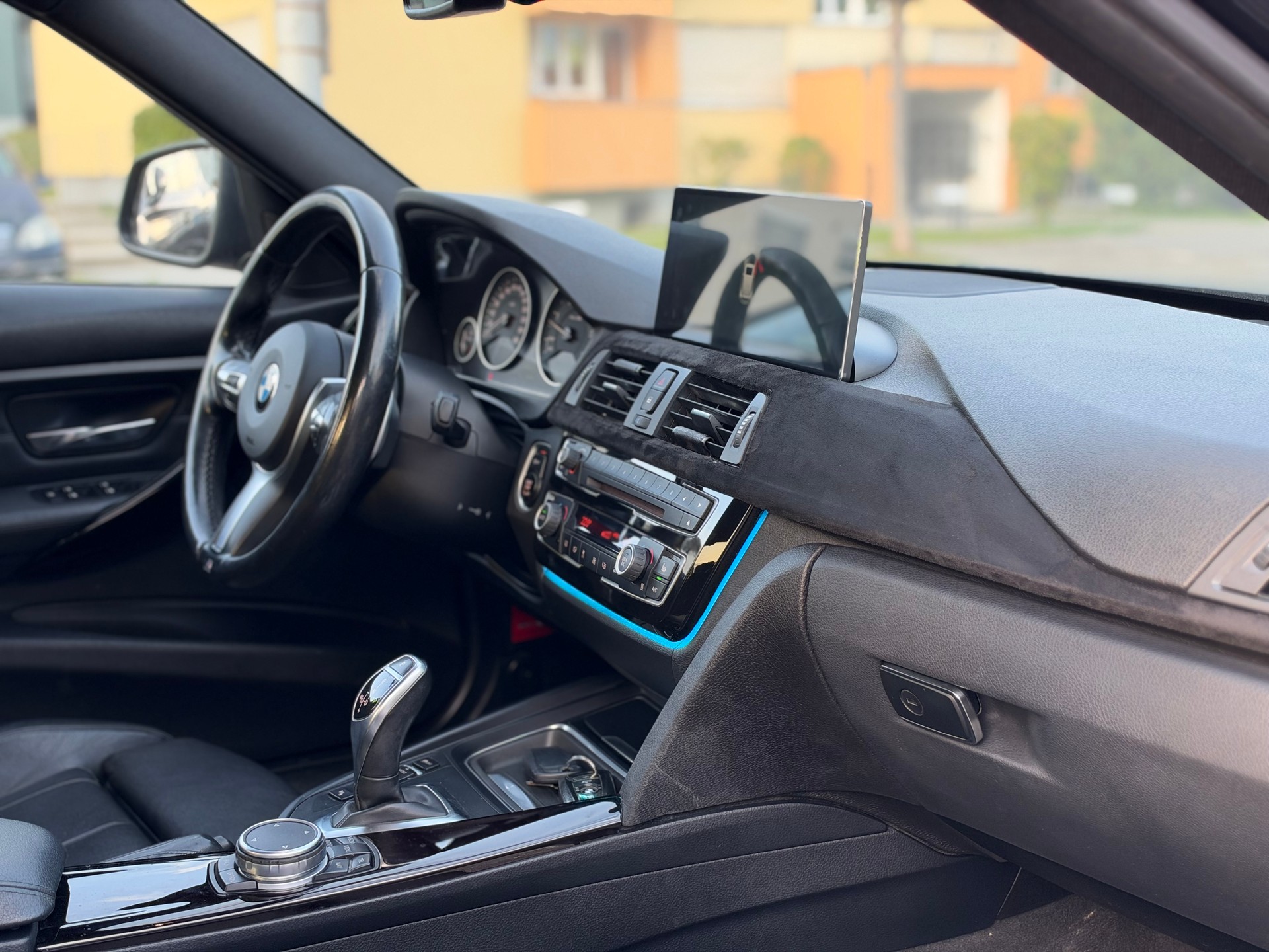 BMW 330d xDrive SAG-image-16