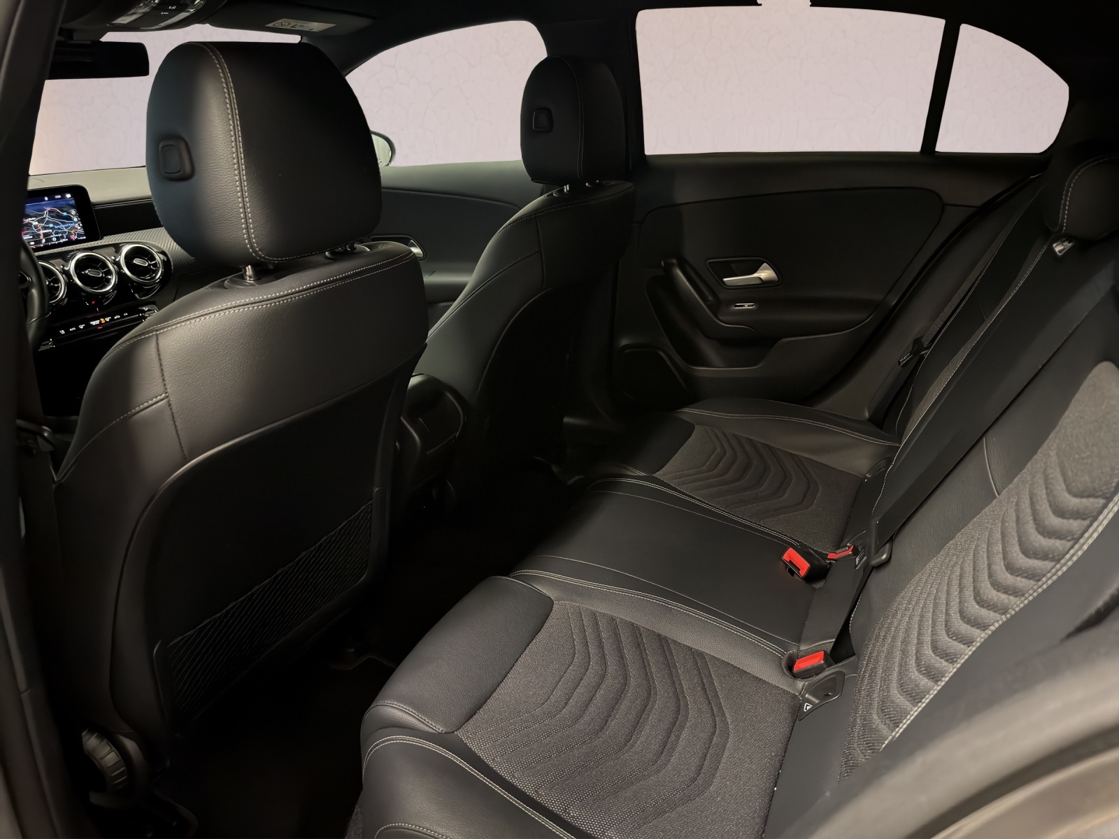 MERCEDES-BENZ A 180 d Style 8G-DCT-image-17