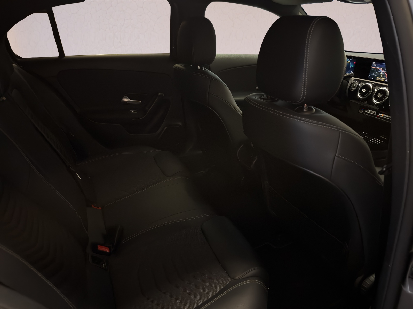 MERCEDES-BENZ A 180 d Style 8G-DCT-image-16
