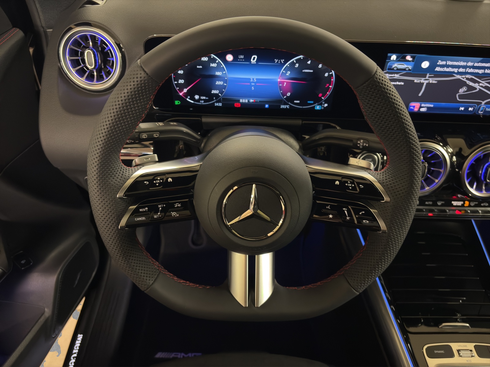 MERCEDES-BENZ GLA 220 4M-image-6