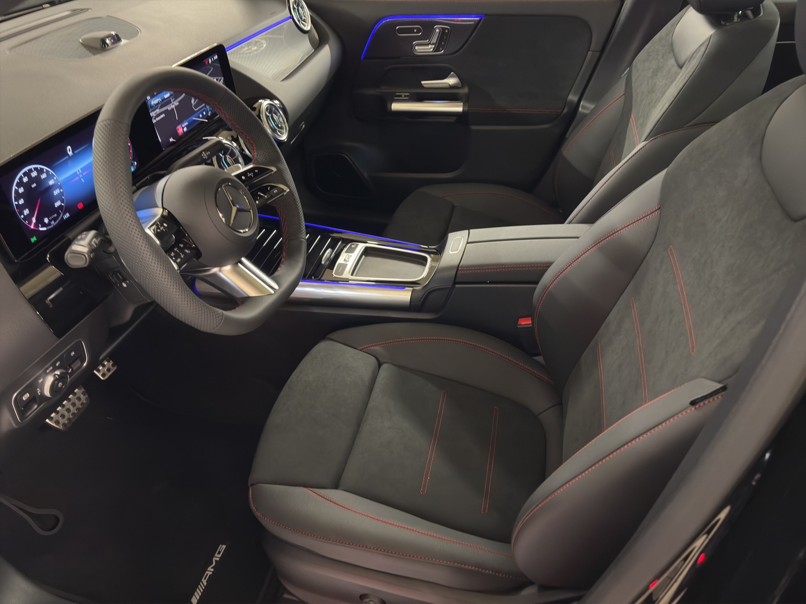 MERCEDES-BENZ GLA 220 4M-image-8