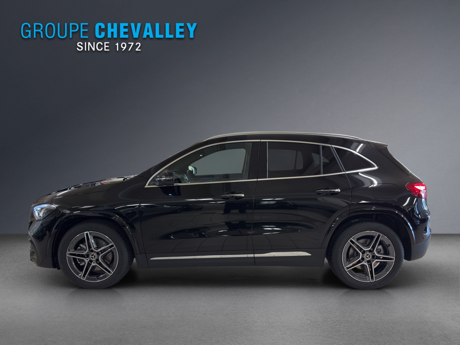 MERCEDES-BENZ GLA 220 4M-showroom-element-1