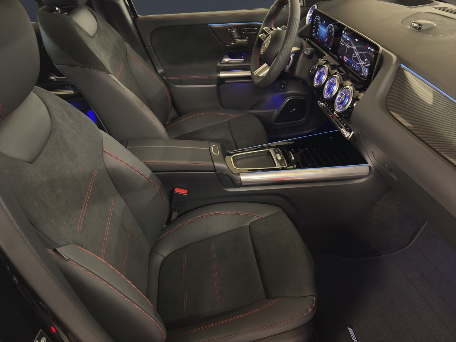 MERCEDES-BENZ GLA 220 4M-image-9