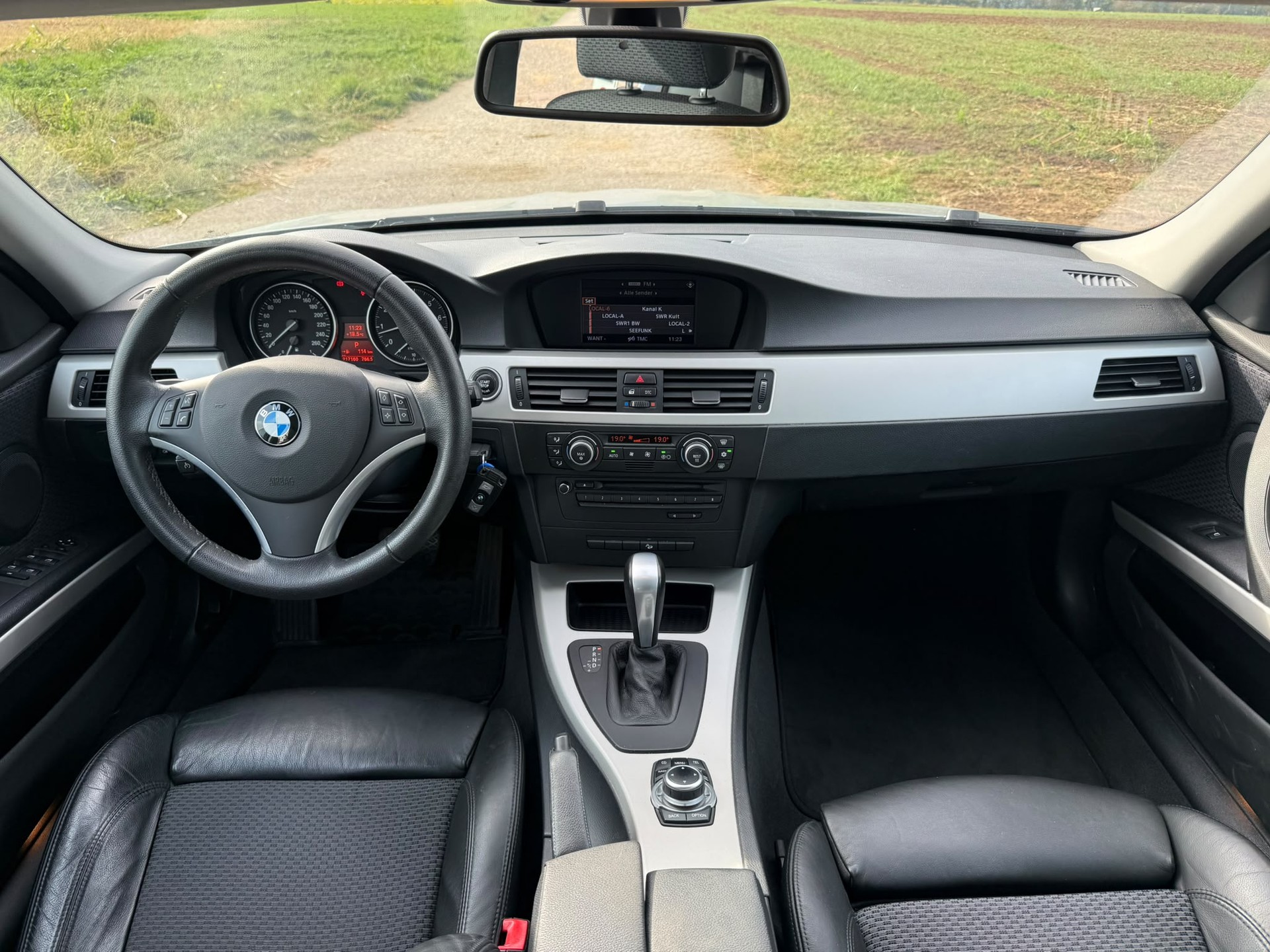BMW 325i xDrive Touring Steptronic-image-9