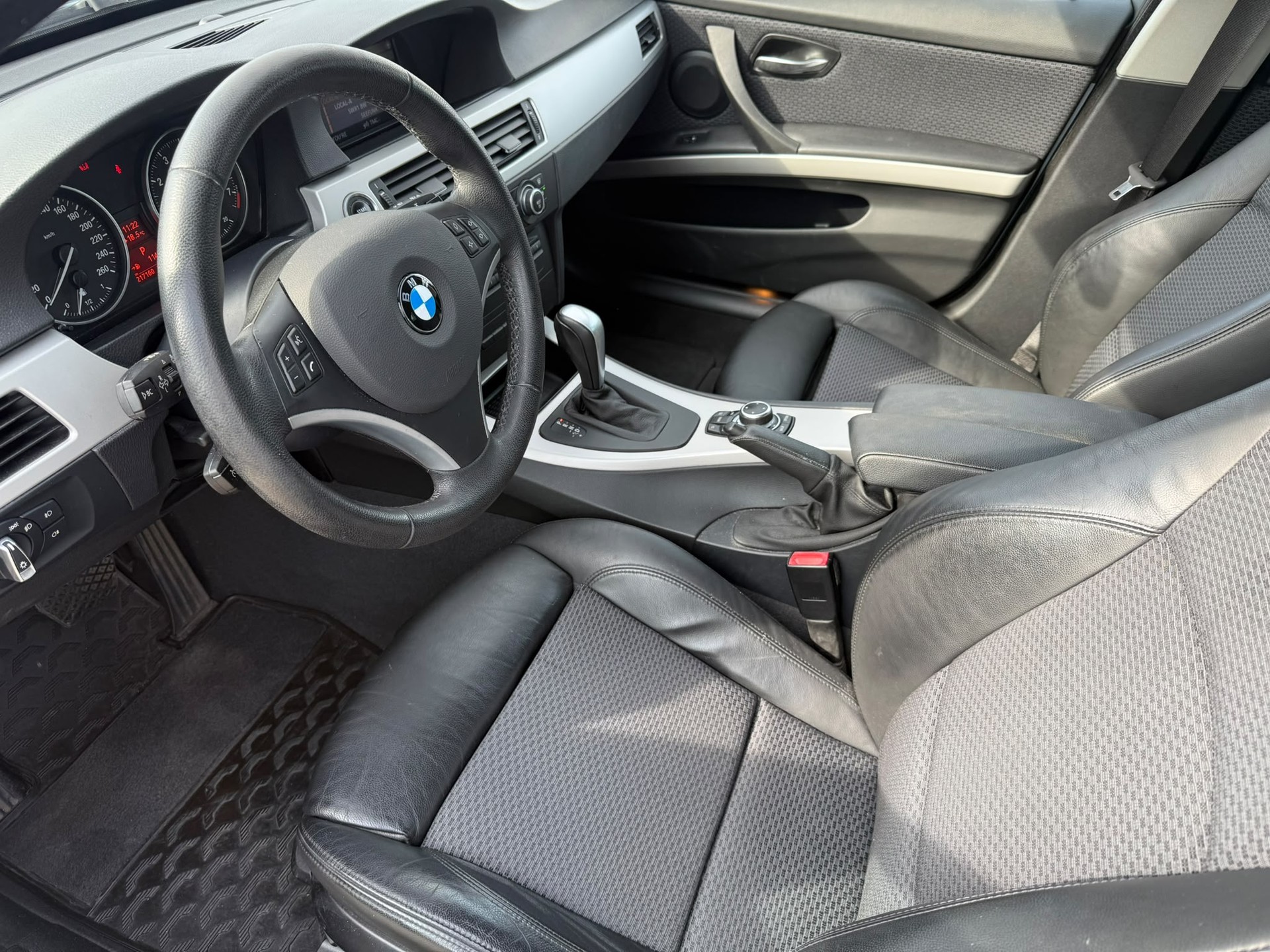 BMW 325i xDrive Touring Steptronic-image-8
