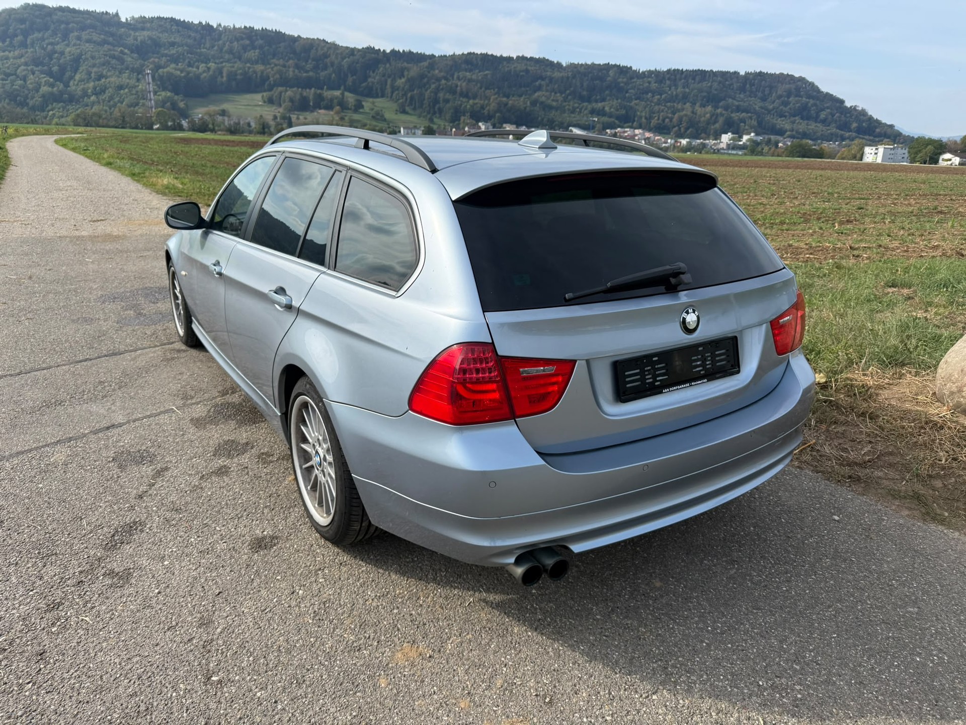 BMW 325i xDrive Touring Steptronic-image-2