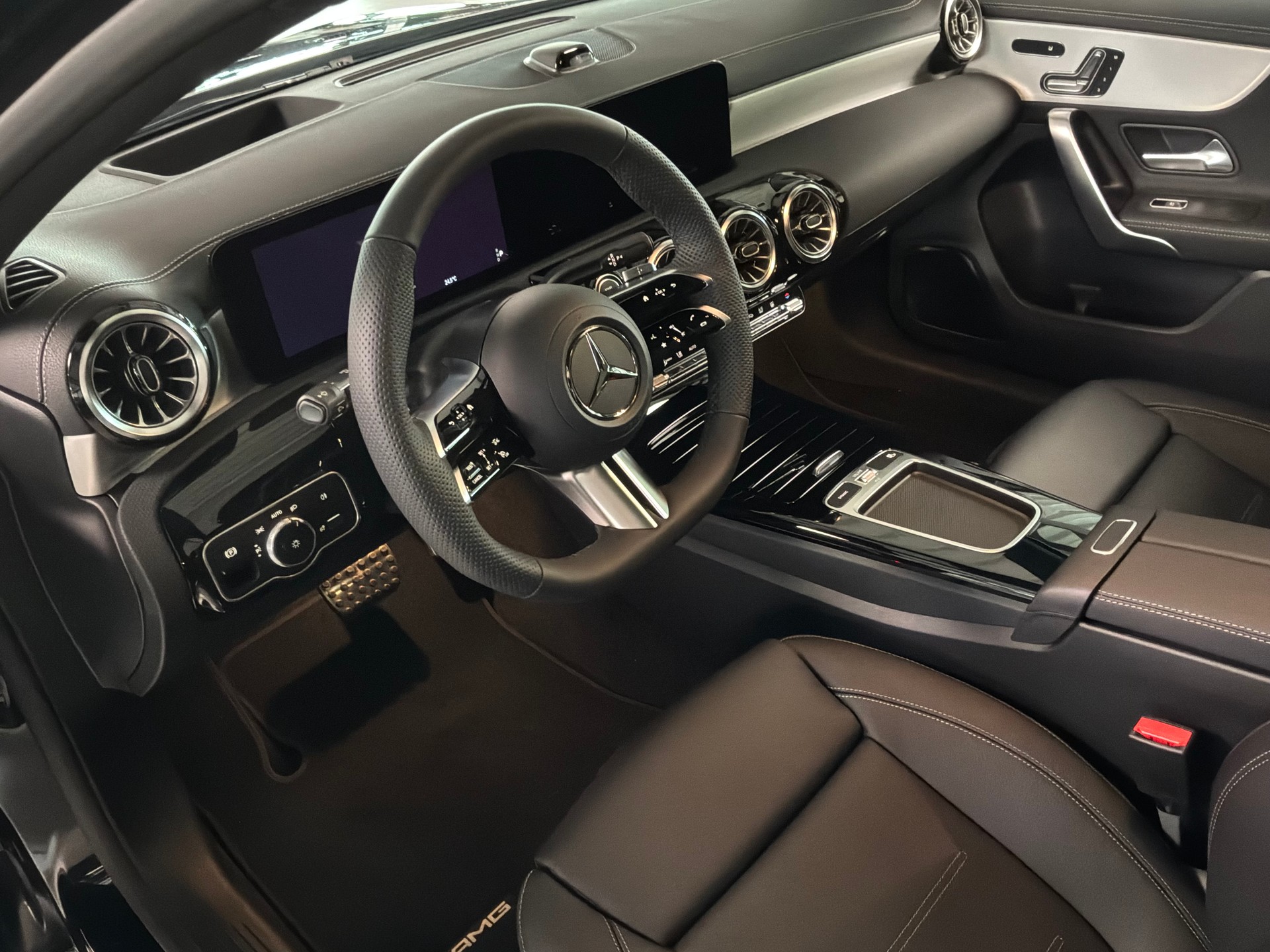 MERCEDES-BENZ A 250 4Matic 8G-DCT-image-10