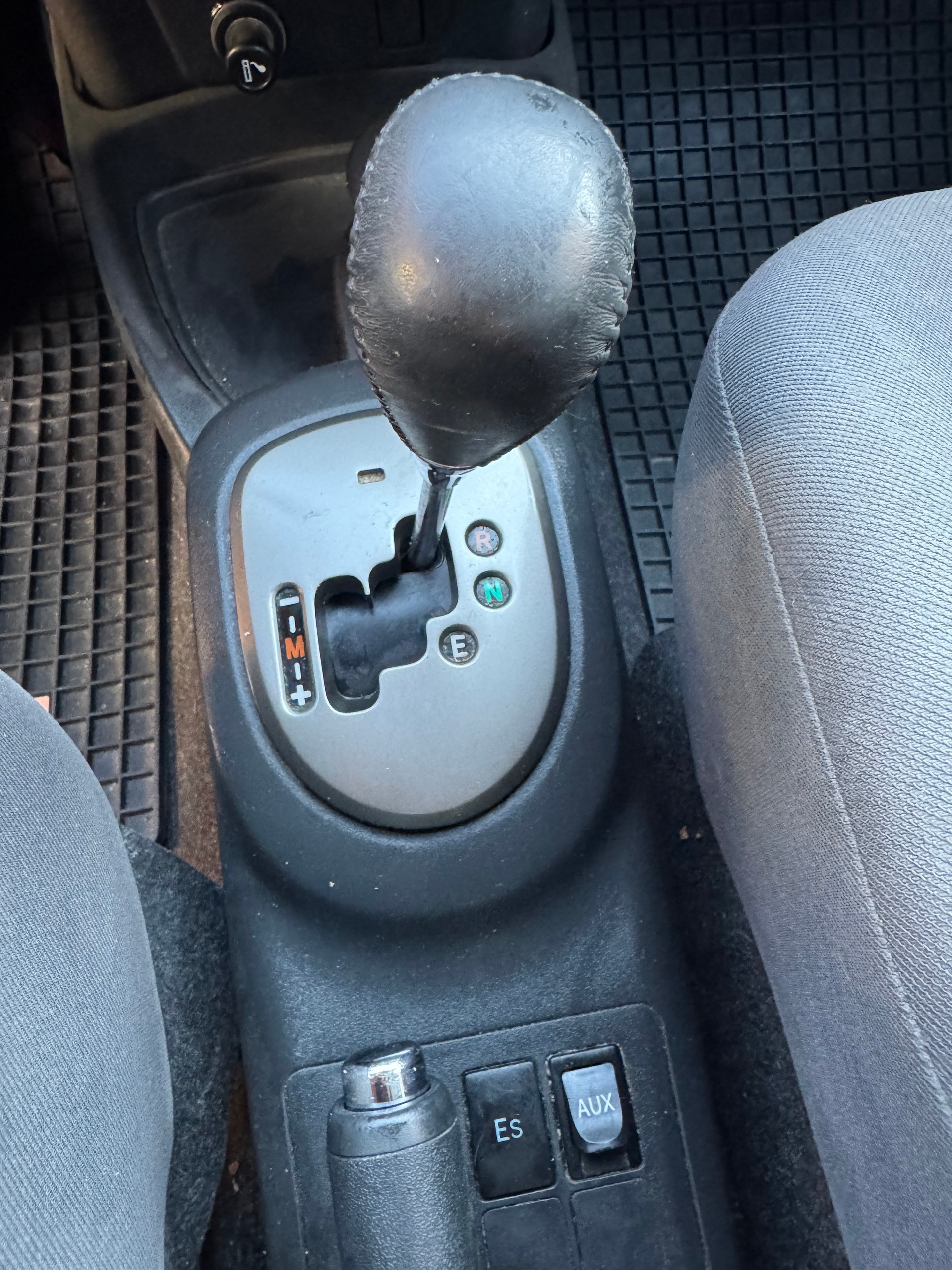 TOYOTA Yaris 1.33 Linea Sol Multimode-image-8
