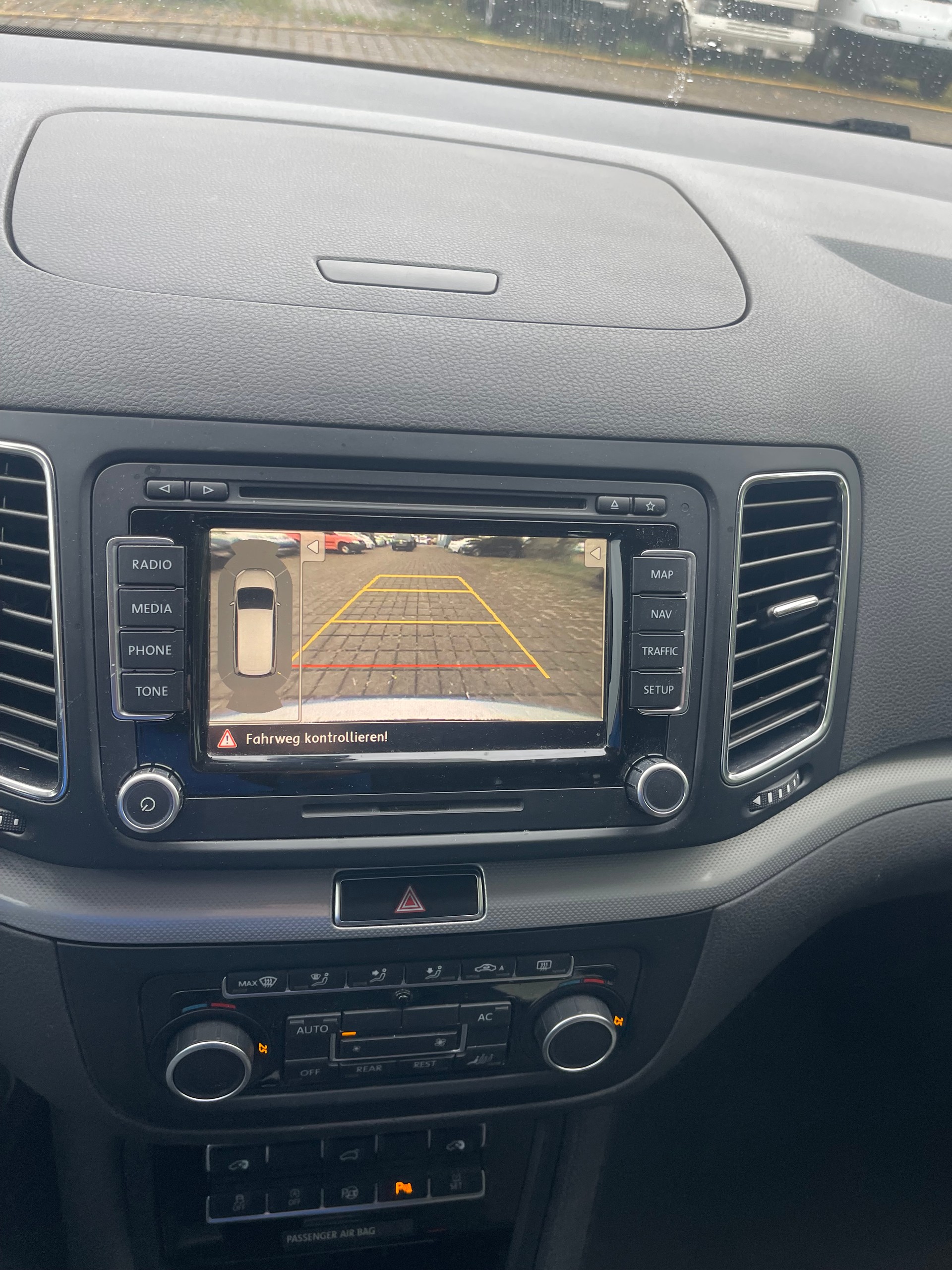 VW Sharan 2.0 TDI BlueMotion Technology Highline-image-14