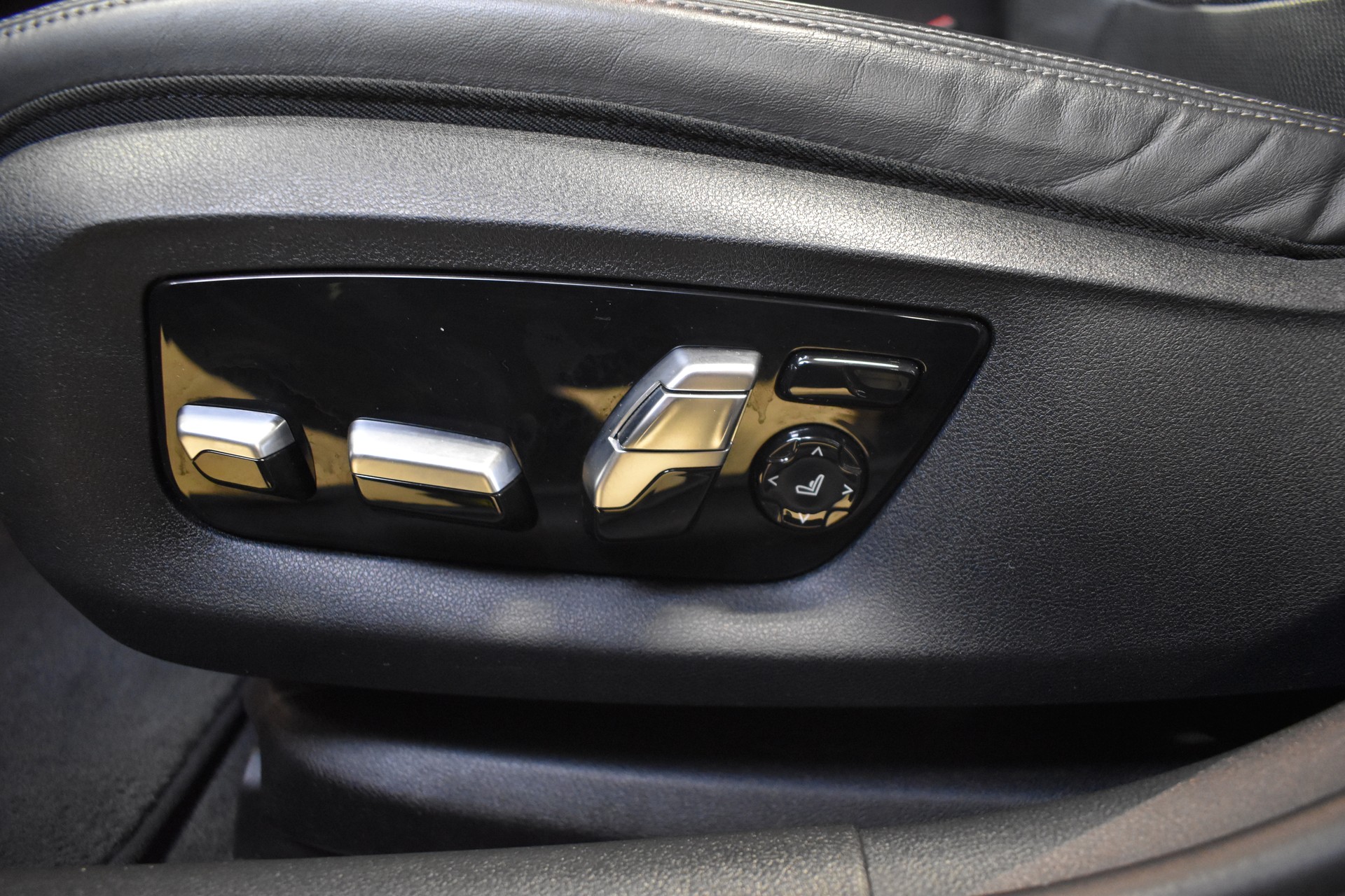 BMW M550d xDrive Steptronic-image-30