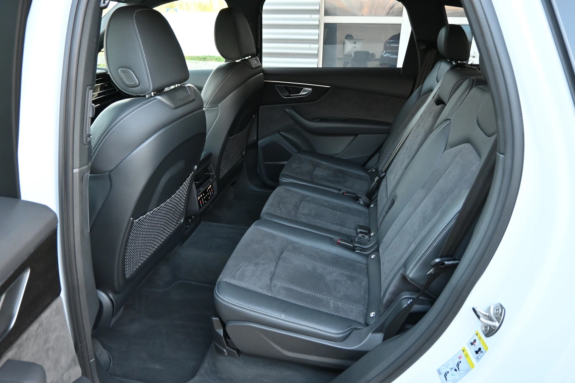 AUDI Q7 3.0 V6 55 TFSI S Line quattro tiptronic 7-Plätzer + AHK 3500kg-image-15