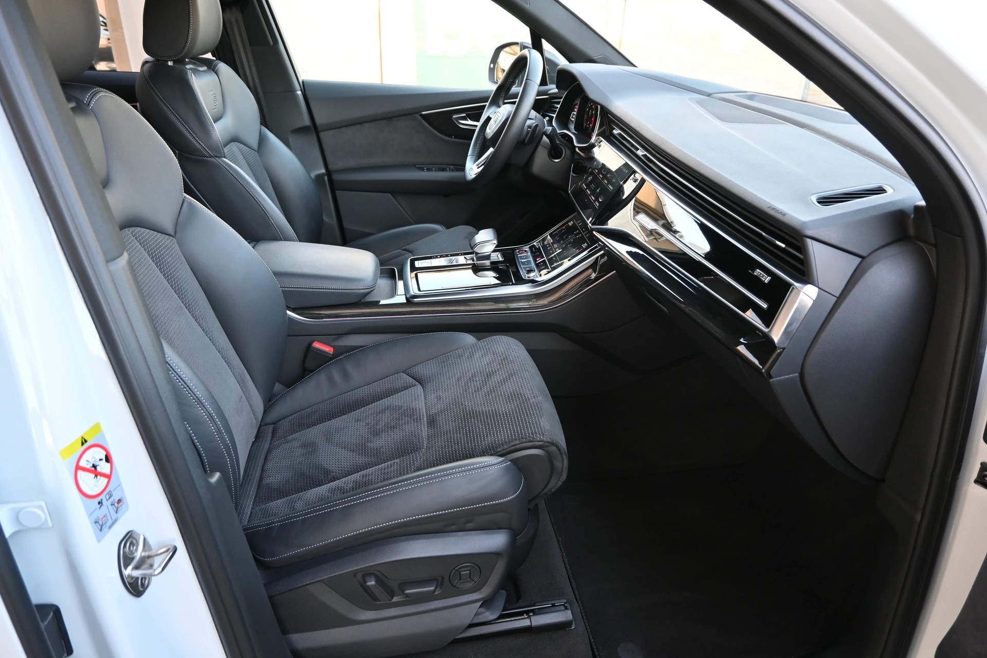 AUDI Q7 3.0 V6 55 TFSI S Line quattro tiptronic 7-Plätzer + AHK 3500kg-image-13
