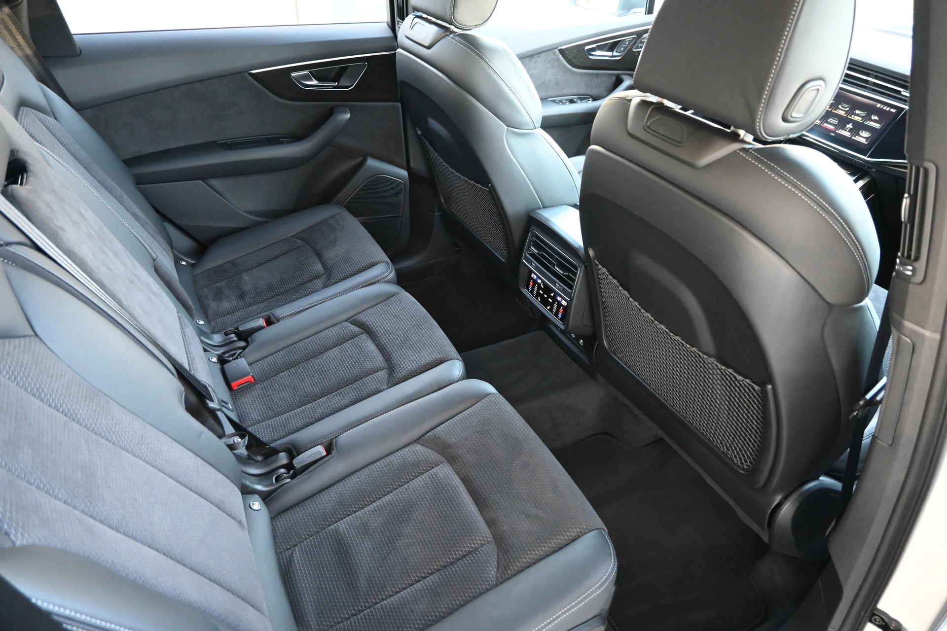 AUDI Q7 3.0 V6 55 TFSI S Line quattro tiptronic 7-Plätzer + AHK 3500kg-image-14