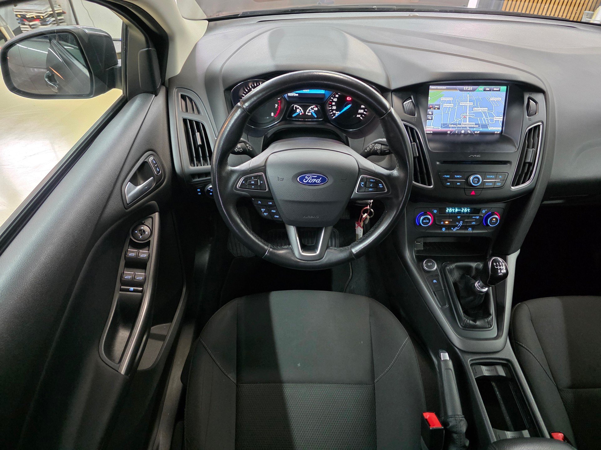 FORD Focus 1.0 SCTi Business-image-10
