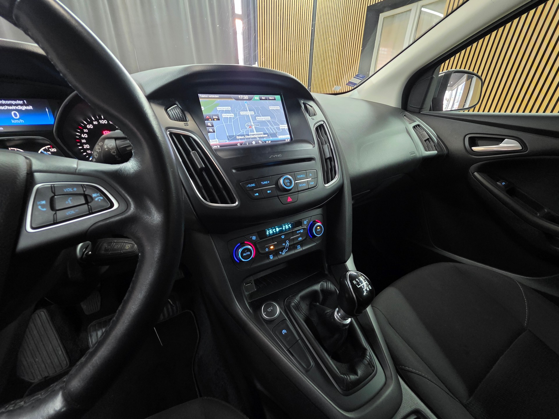 FORD Focus 1.0 SCTi Business-image-12