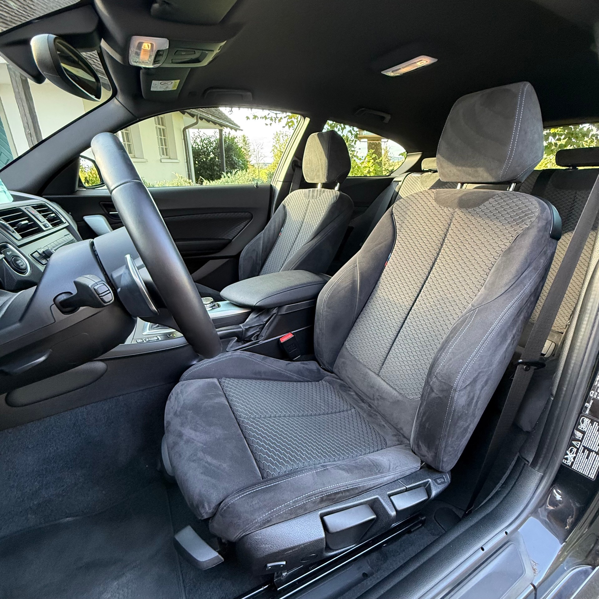 BMW M135i xDrive Steptronic-image-6