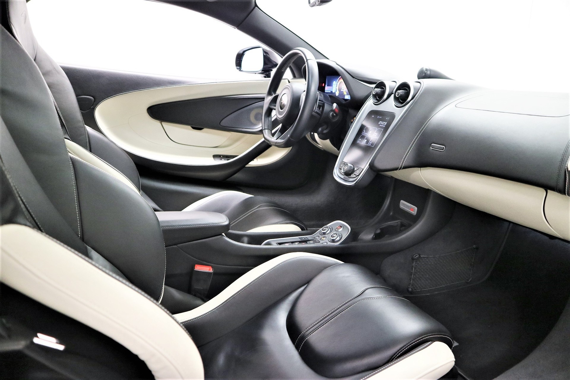 McLAREN 570S Coupé 3.8 V8 SSG-image-4