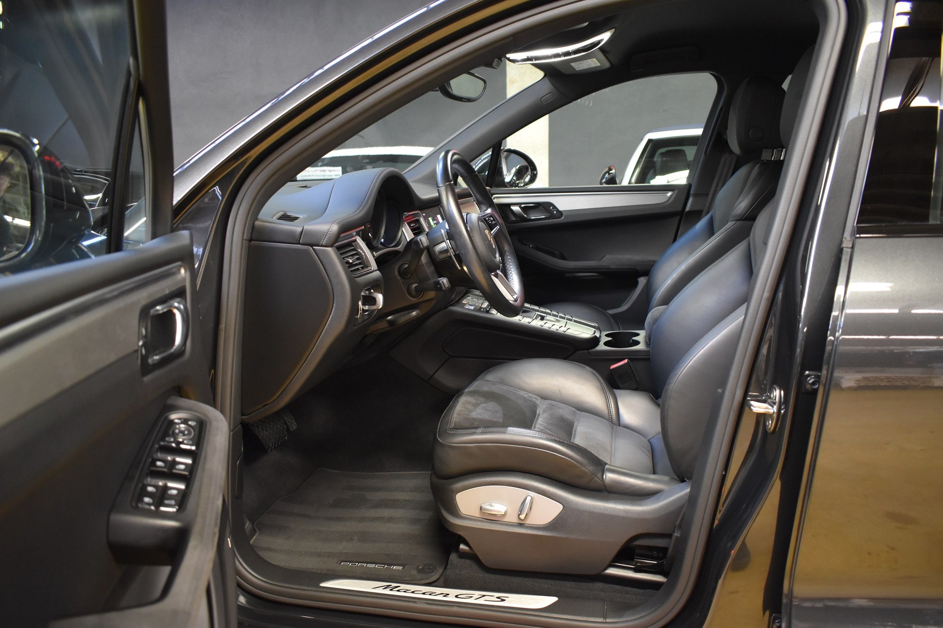 PORSCHE Macan GTS PDK-image-11