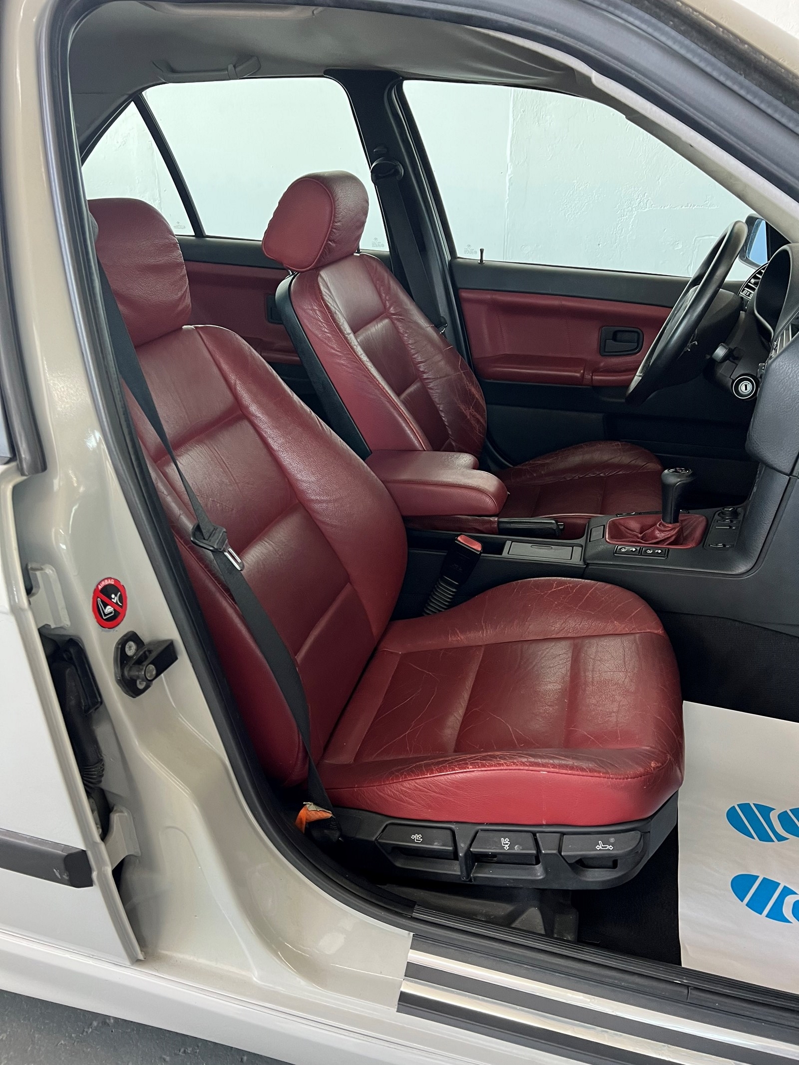 BMW 323i Sport Edition-image-20