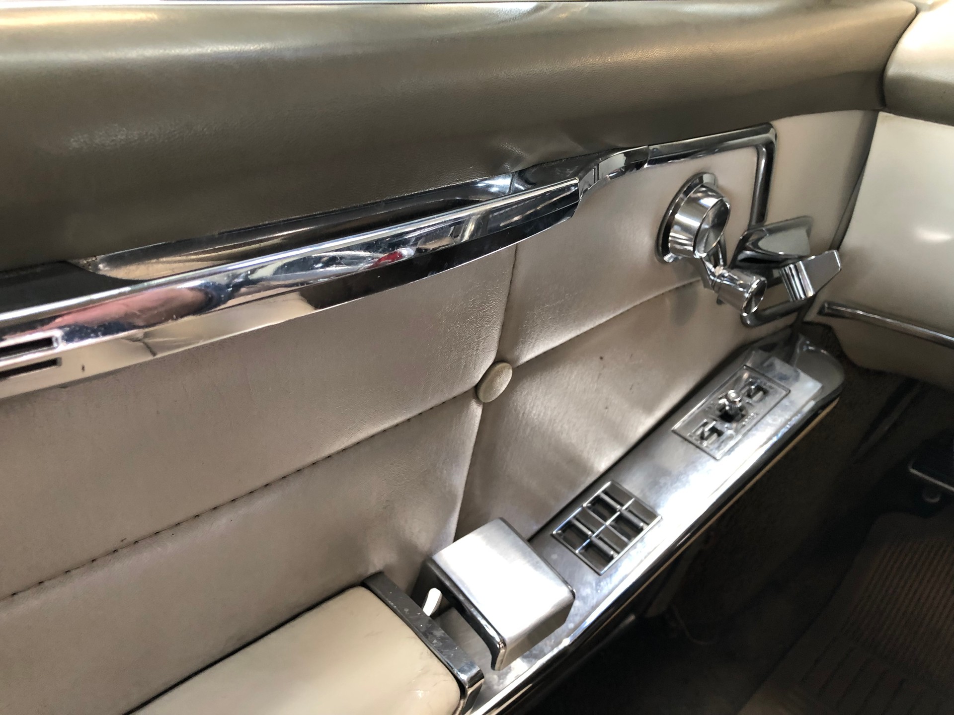 CADILLAC DEVILLE COUPE 6.4-V8-image-18