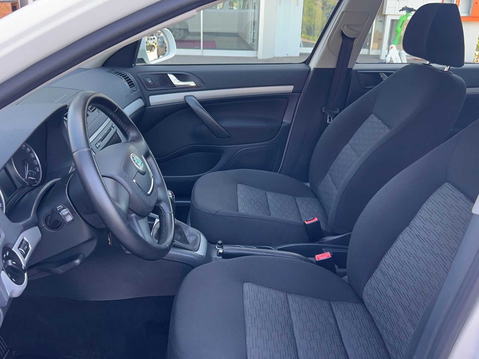 SKODA Octavia Combi 1.8 TSI Ambition 4x4-image-23