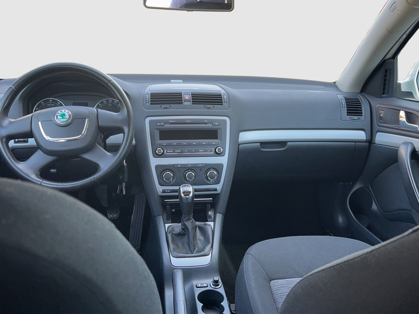 SKODA Octavia Combi 1.8 TSI Ambition 4x4-image-13