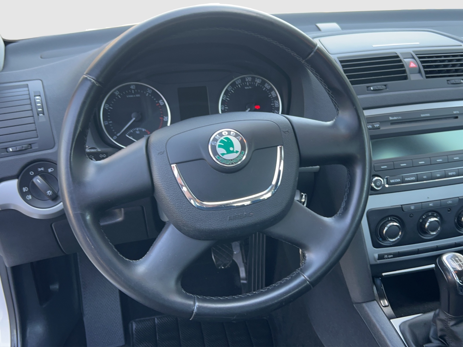 SKODA Octavia Combi 1.8 TSI Ambition 4x4-image-10
