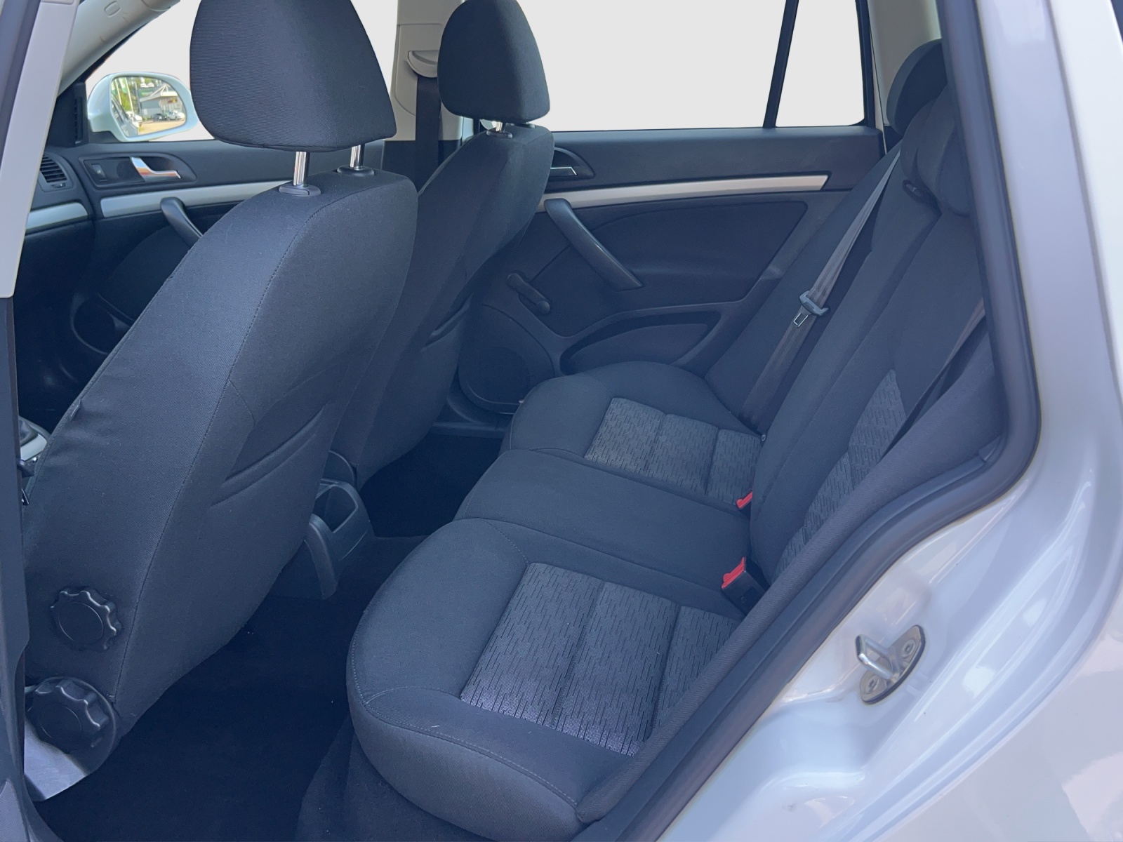 SKODA Octavia Combi 1.8 TSI Ambition 4x4-image-18