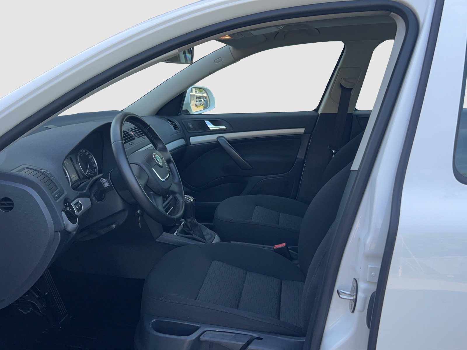 SKODA Octavia Combi 1.8 TSI Ambition 4x4-image-8