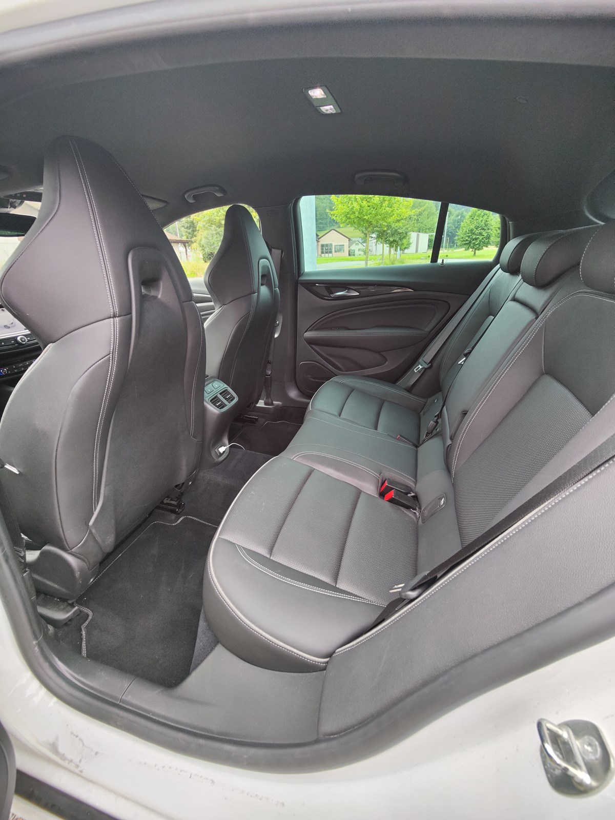 OPEL Insignia 2.0 T Grand Sport GSI 4WD Automat.-image-7