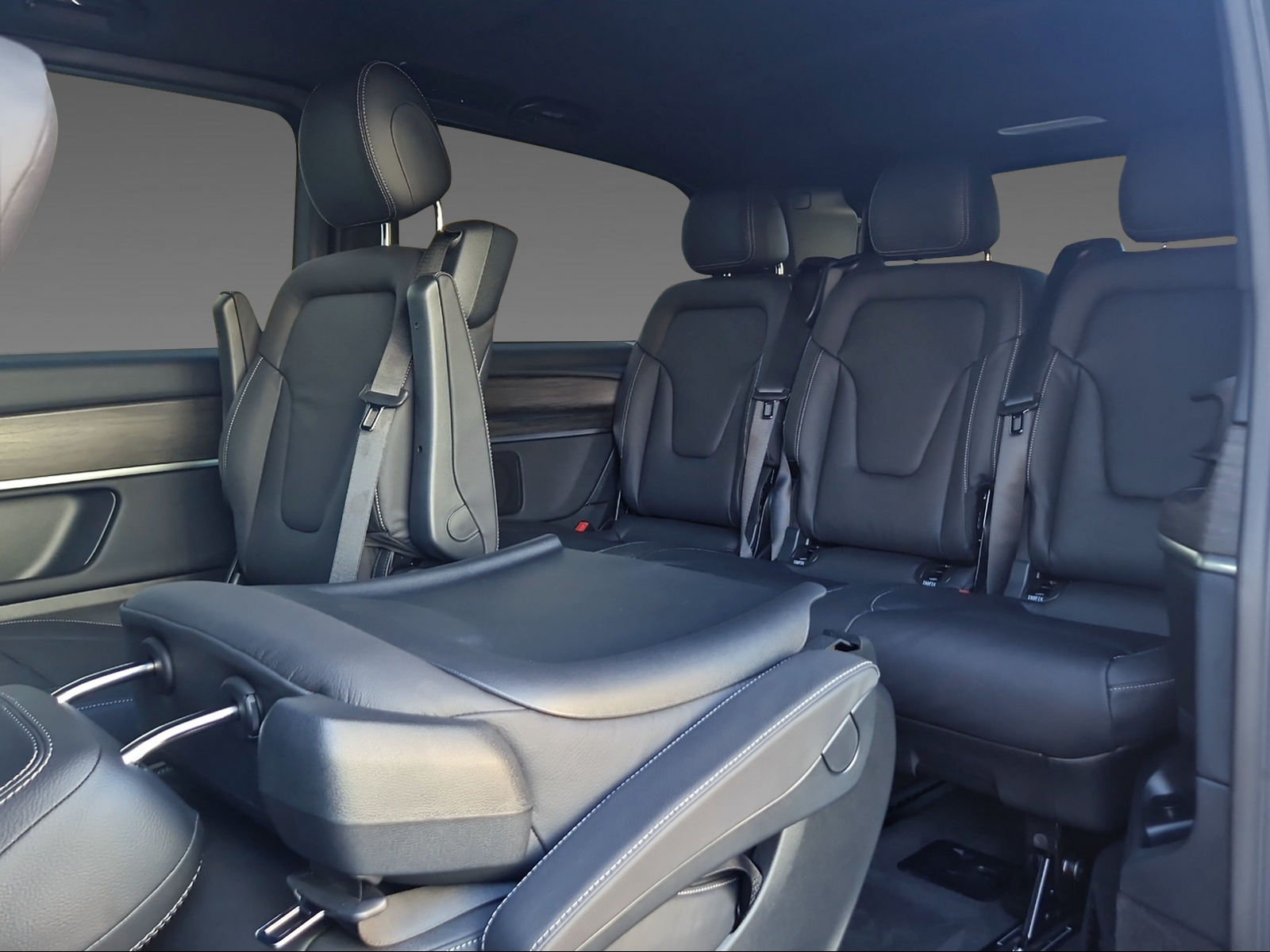 MERCEDES-BENZ V 250 d Avantgarde lang-image-10