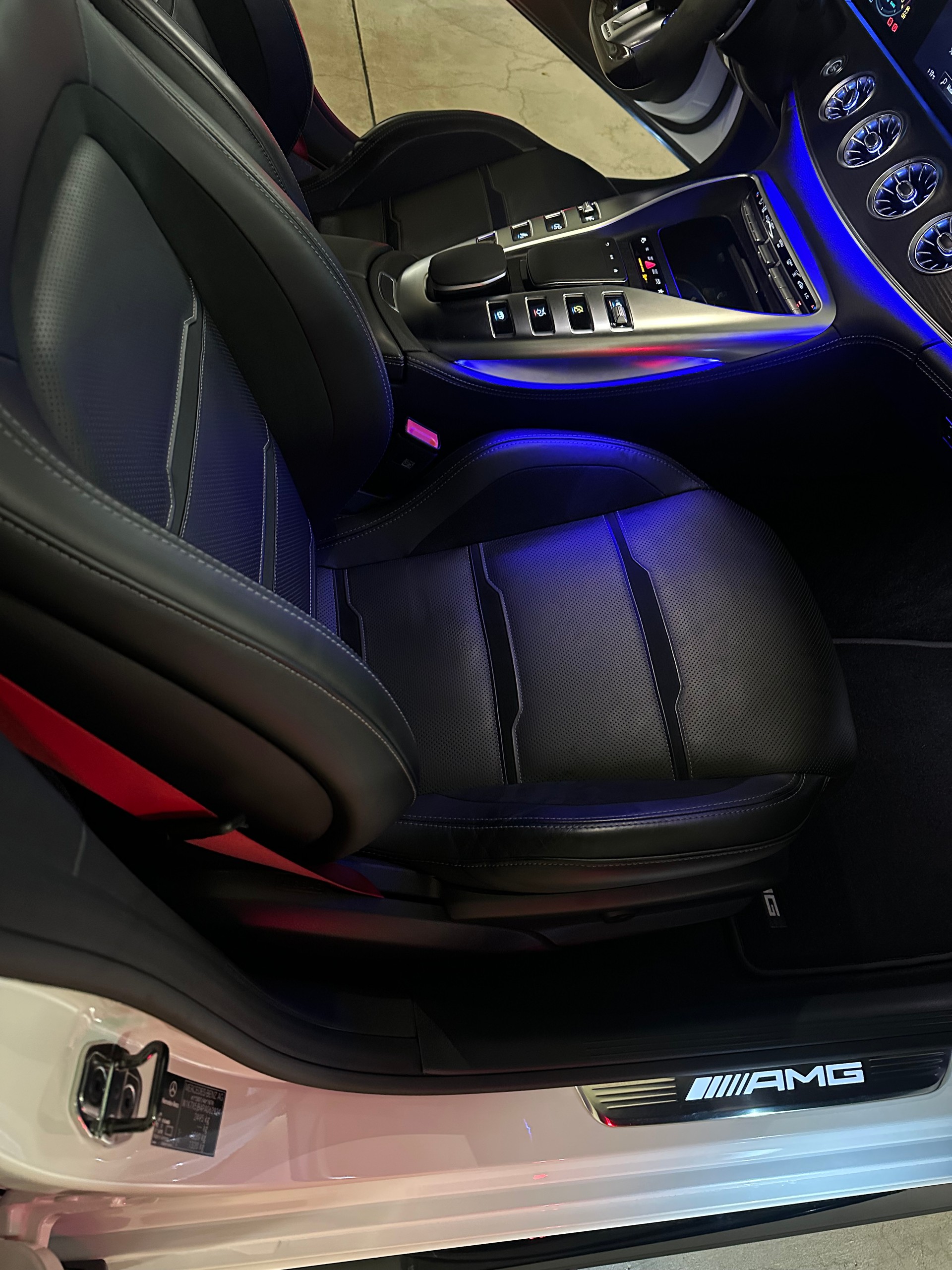 MERCEDES-BENZ AMG GT 4 43 Speedshift TCT, V8-StylingPaket+ AMG, Frisch ab Service-image-16