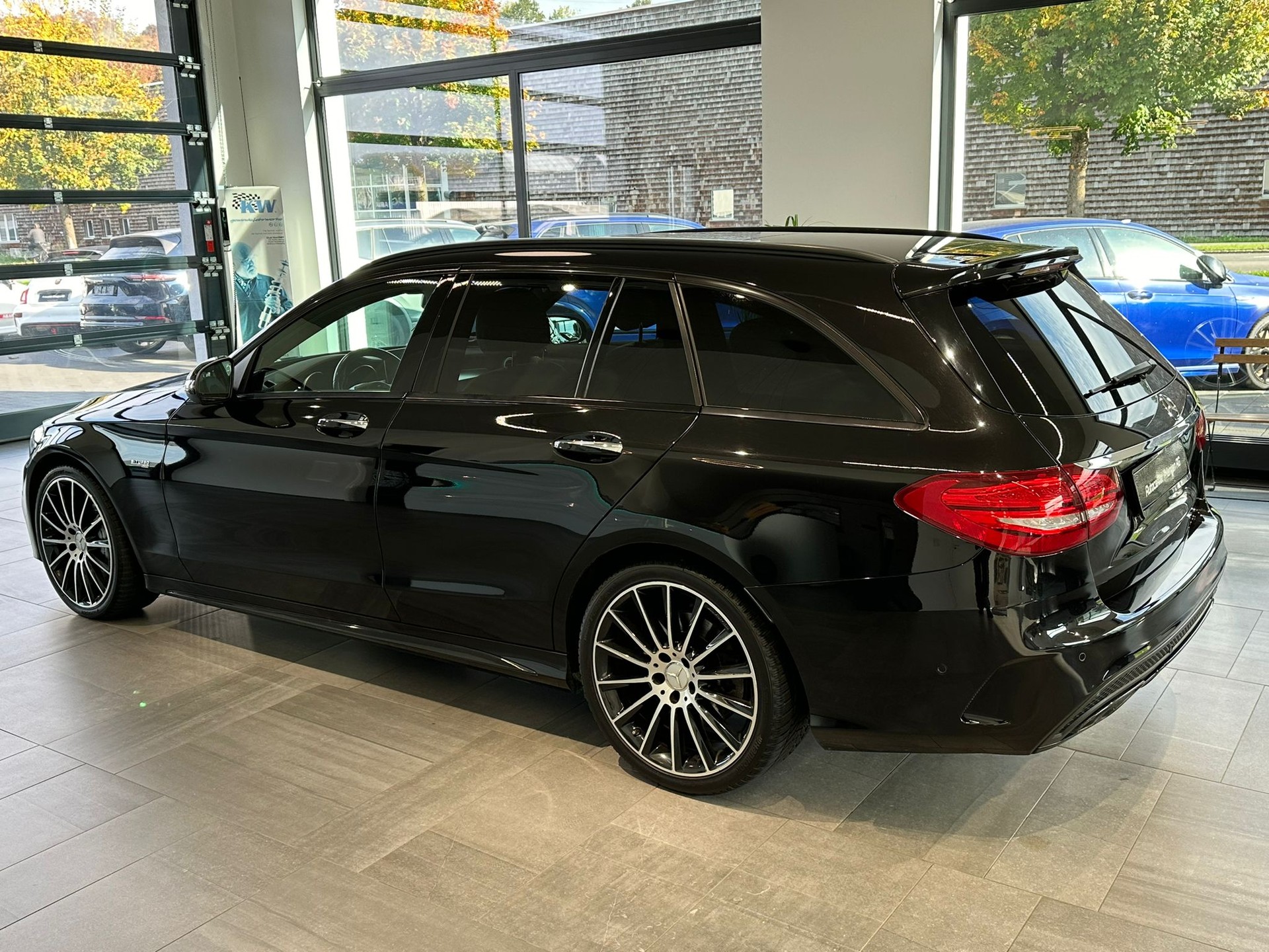 MERCEDES-BENZ C 43 AMG 4Matic 9G-Tronic-image-5