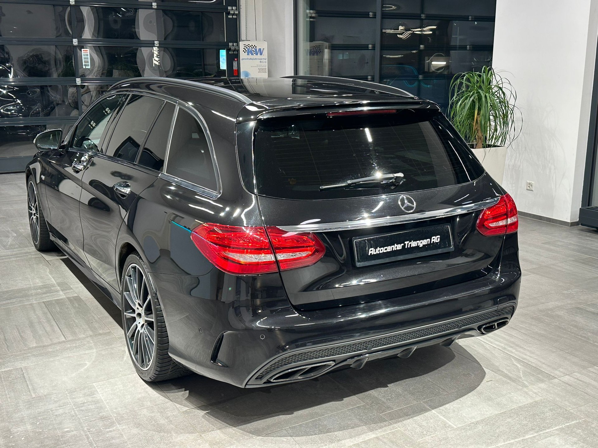MERCEDES-BENZ C 43 AMG 4Matic 9G-Tronic-image-4