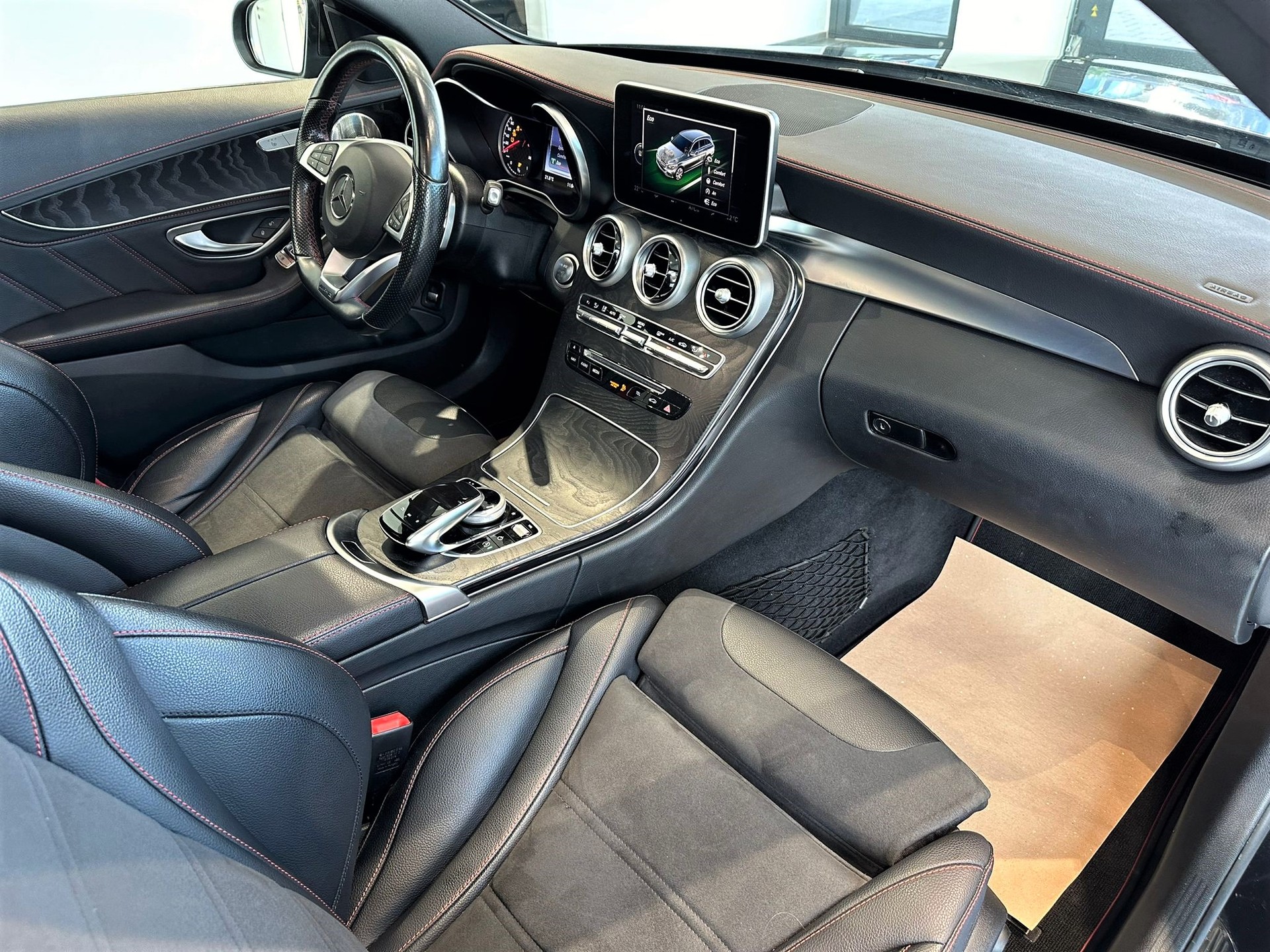MERCEDES-BENZ C 43 AMG 4Matic 9G-Tronic-image-10
