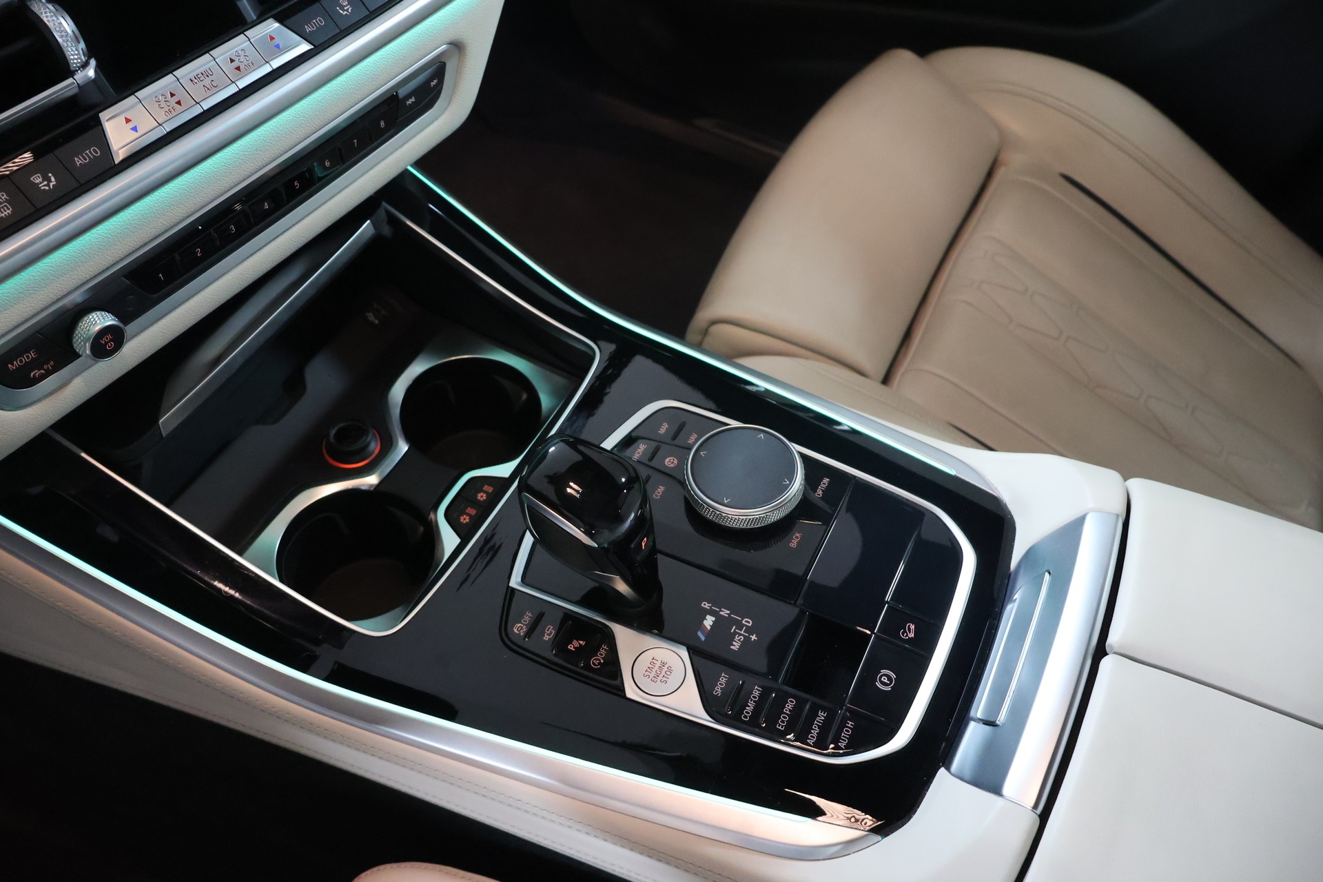 BMW X5 xDrive M50i Steptronic-image-15