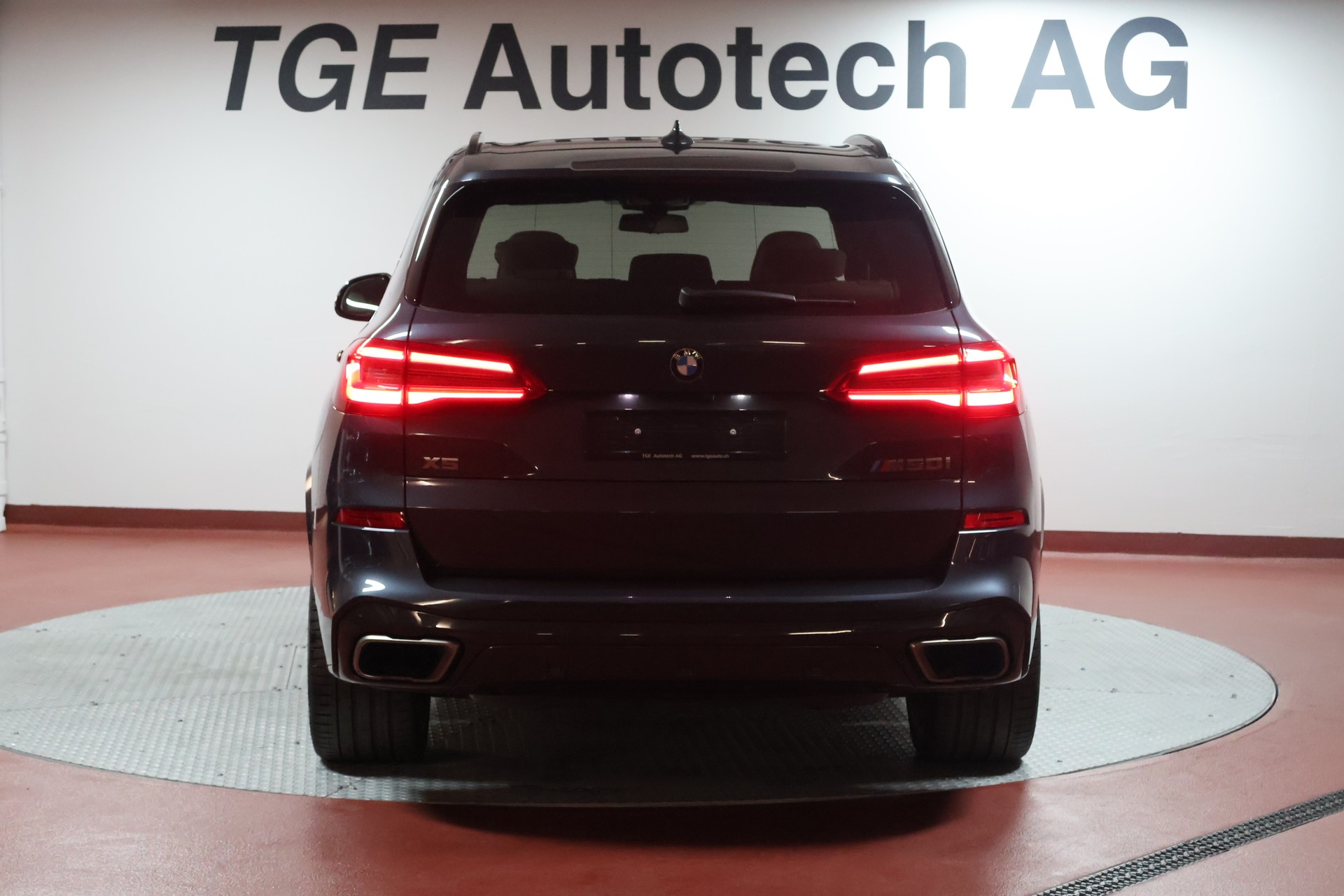 BMW X5 xDrive M50i Steptronic-image-22